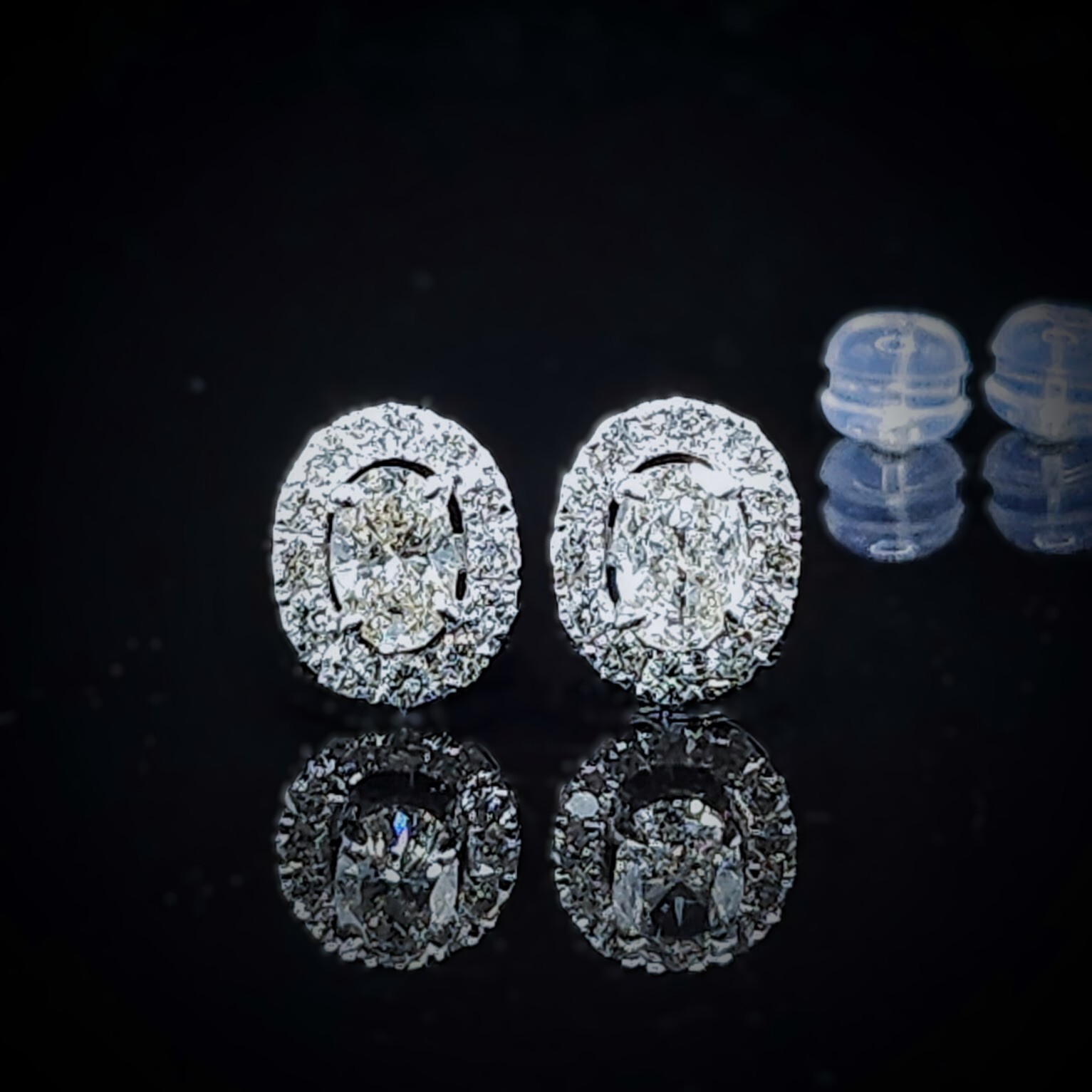 全新18K白金【主石83份蛋形鑽石】配小鑽共1卡27份耳環