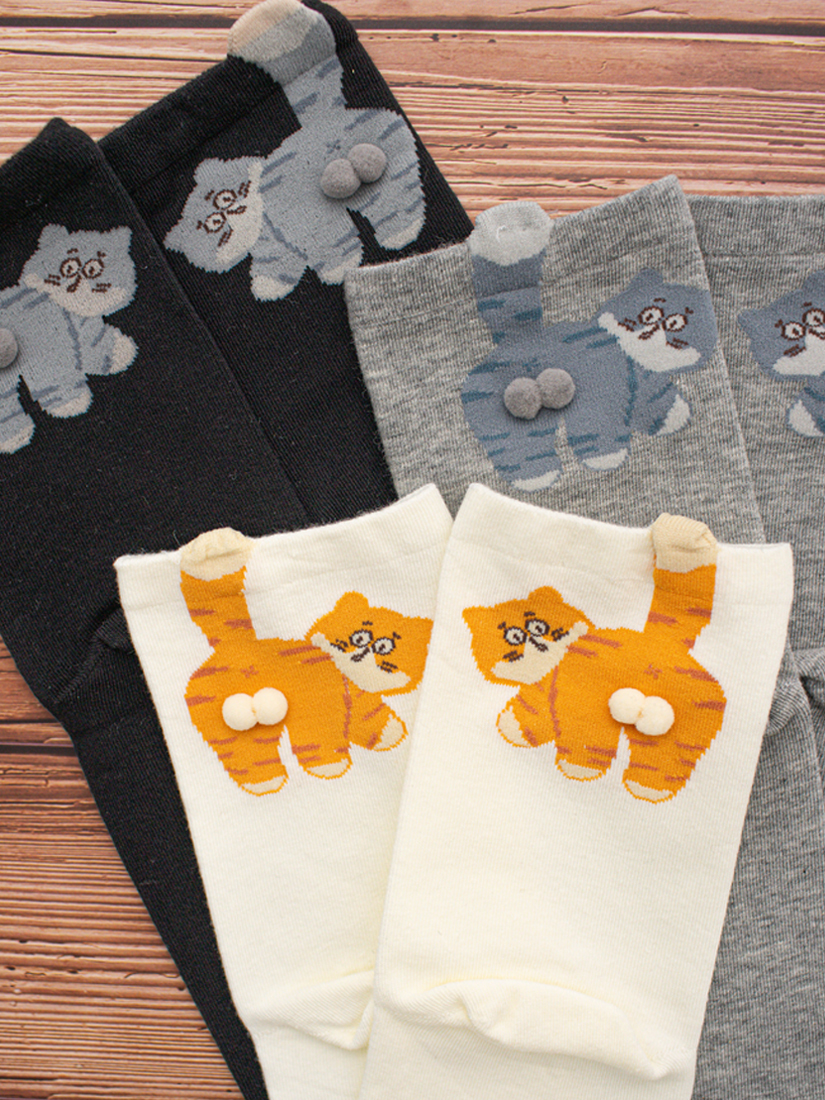 貓咪毛球造型中筒襪