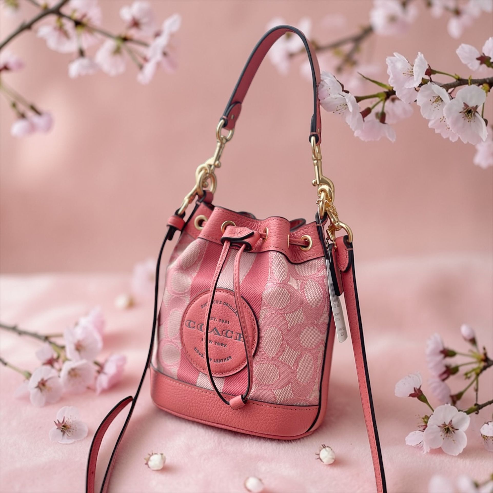 Coach櫻花粉 Dempsey水桶包