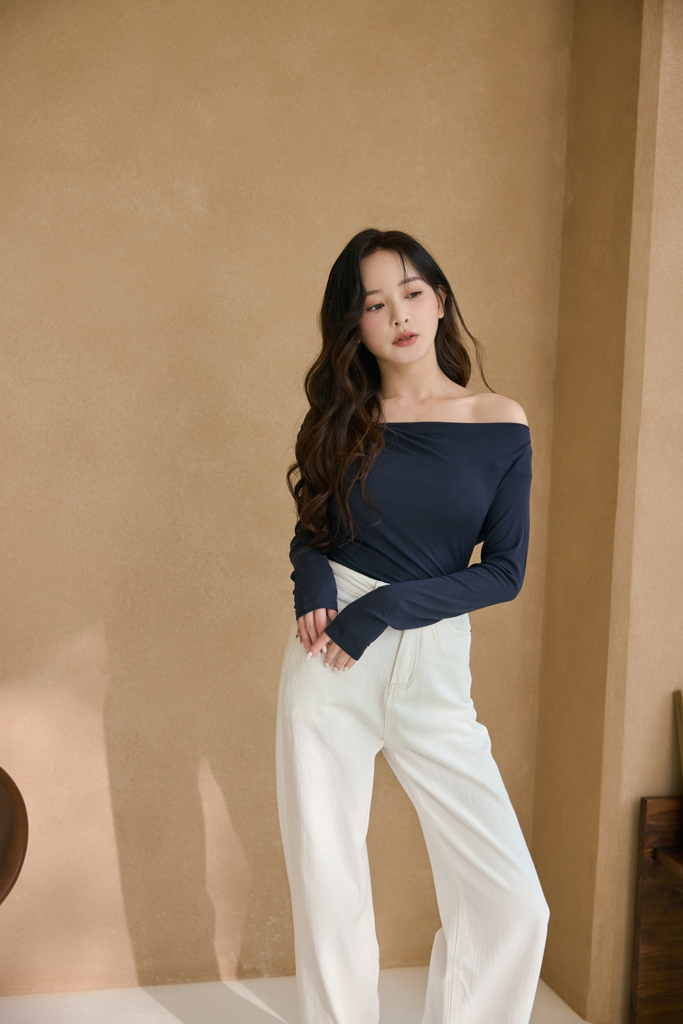 藏青彈力斜肩上衣