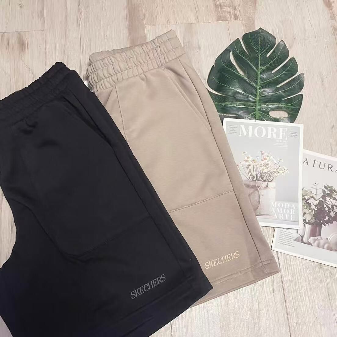 SKECHERS SMALL LOGO SHORTS