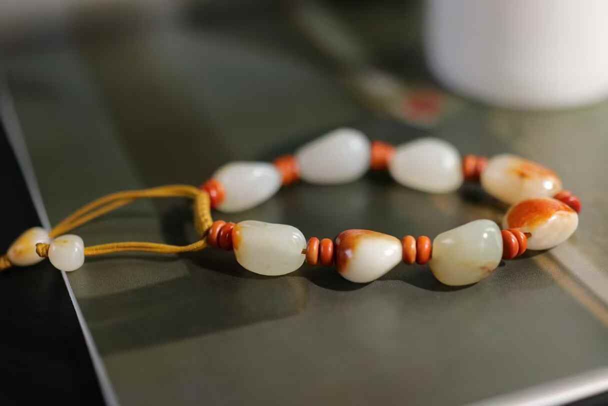 37724 和田玉籽料手串