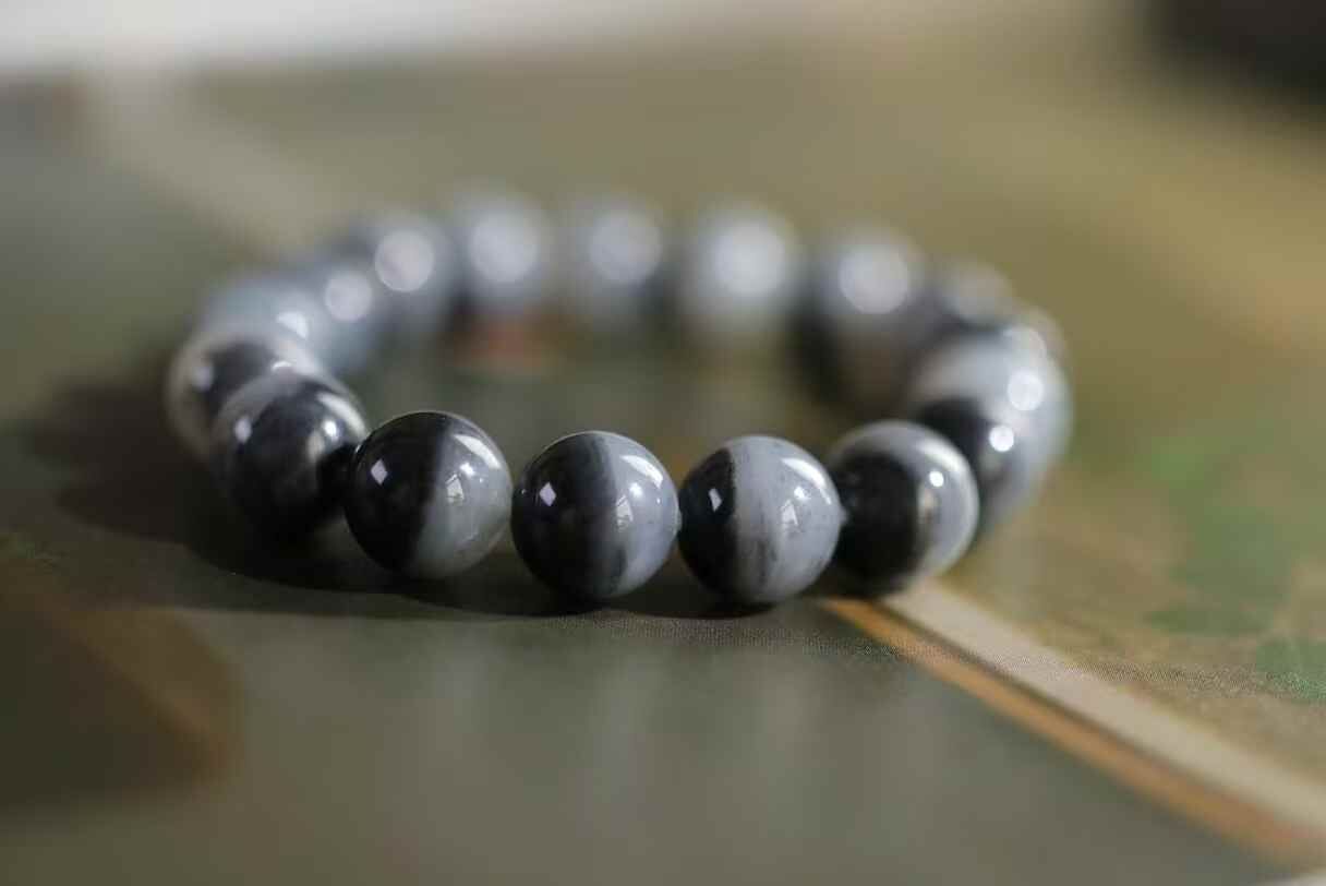 37726 和田玉籽料青花手串 (12mm直徑)