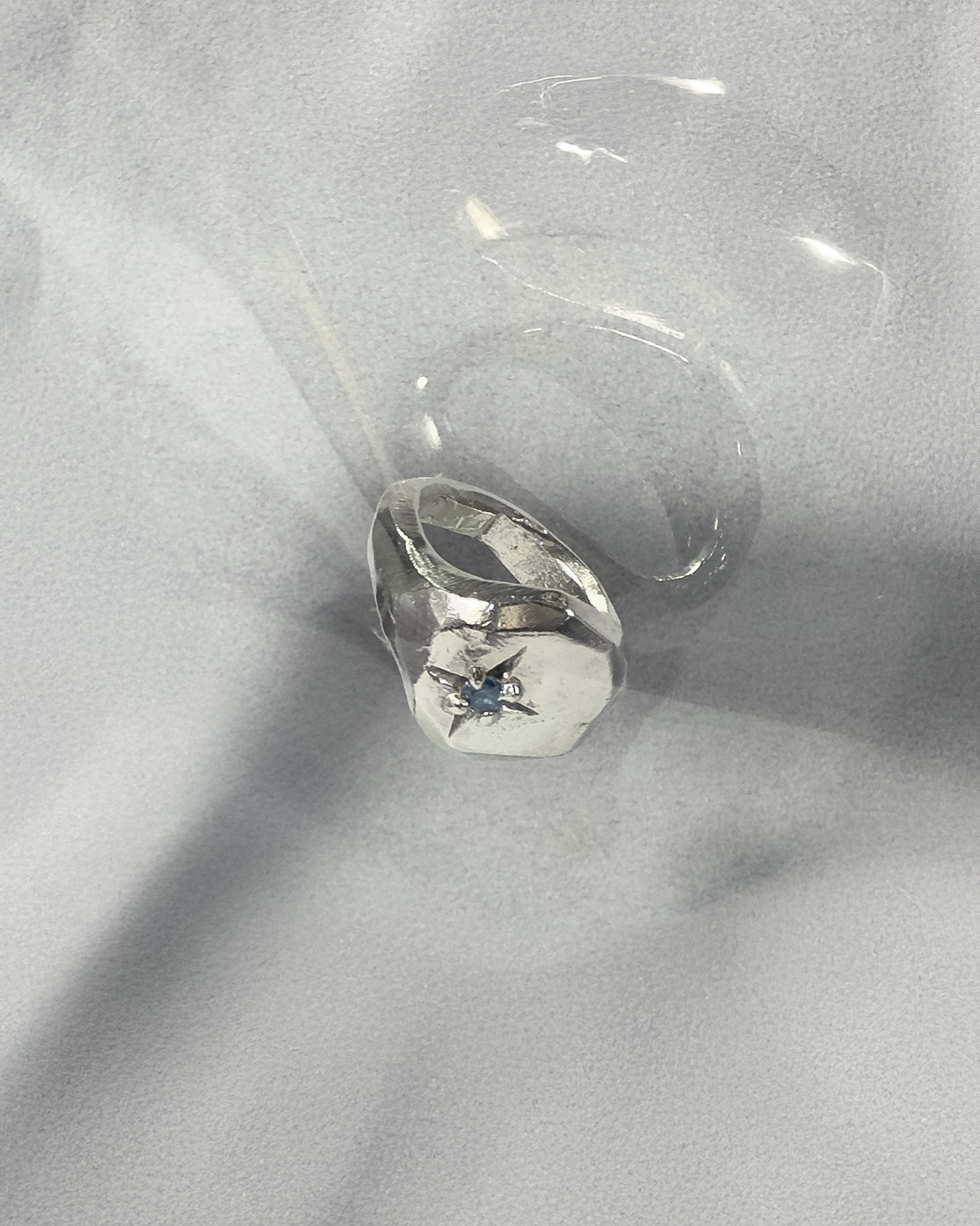 PROJ-ORNMNT 造塑切邊鑲石戒 (藍)