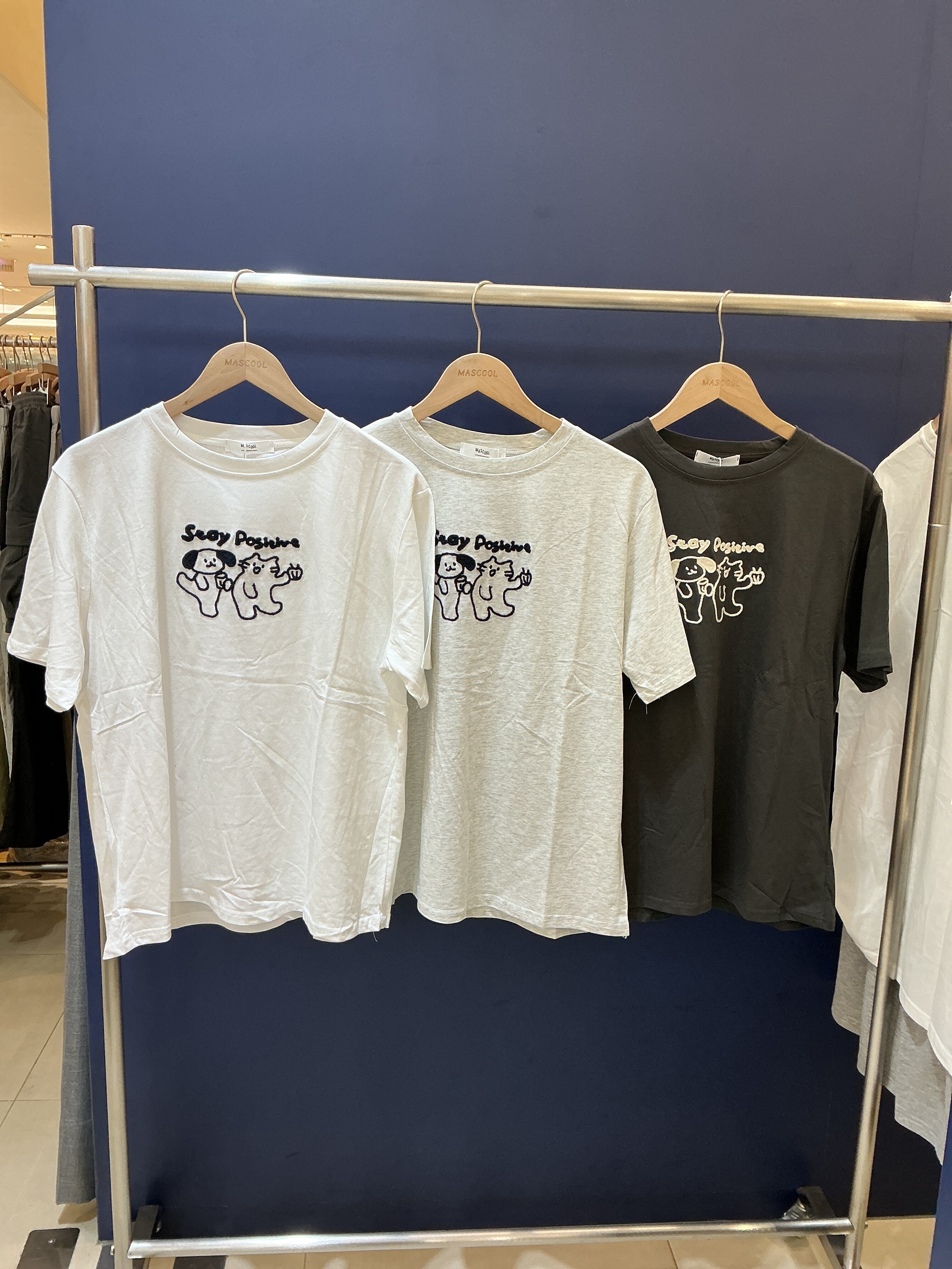 8061 女款stay postive狗狗貓貓短袖