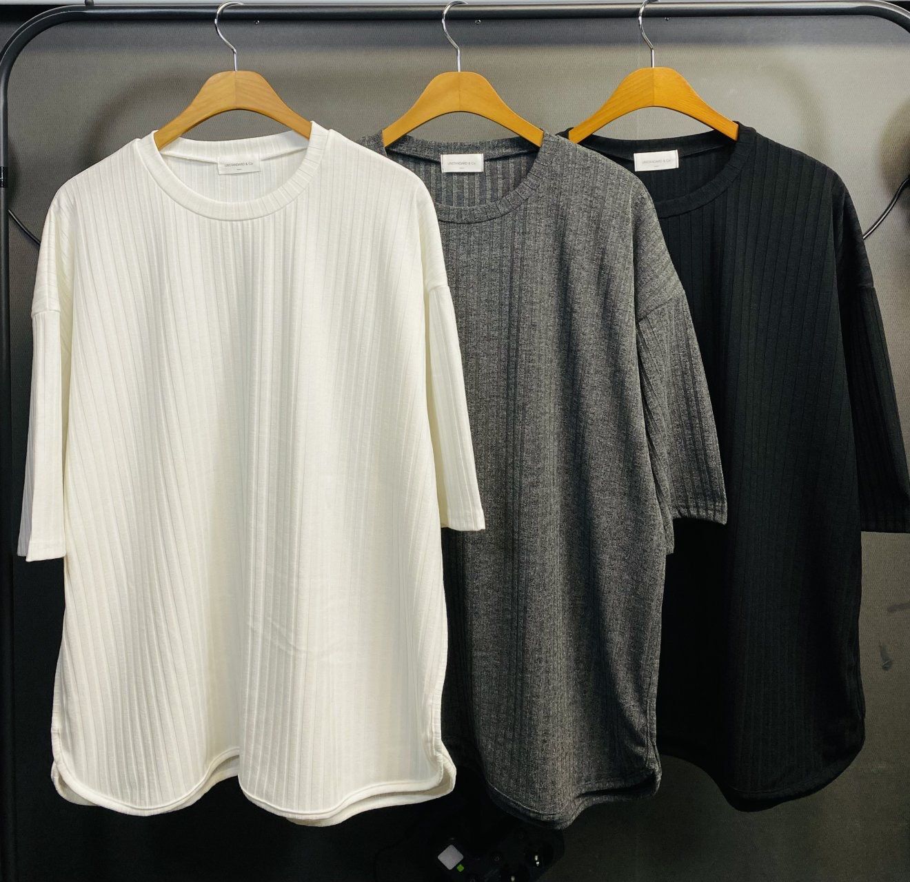 淨色暗直紋短袖Tee UNSTANDARD-139T