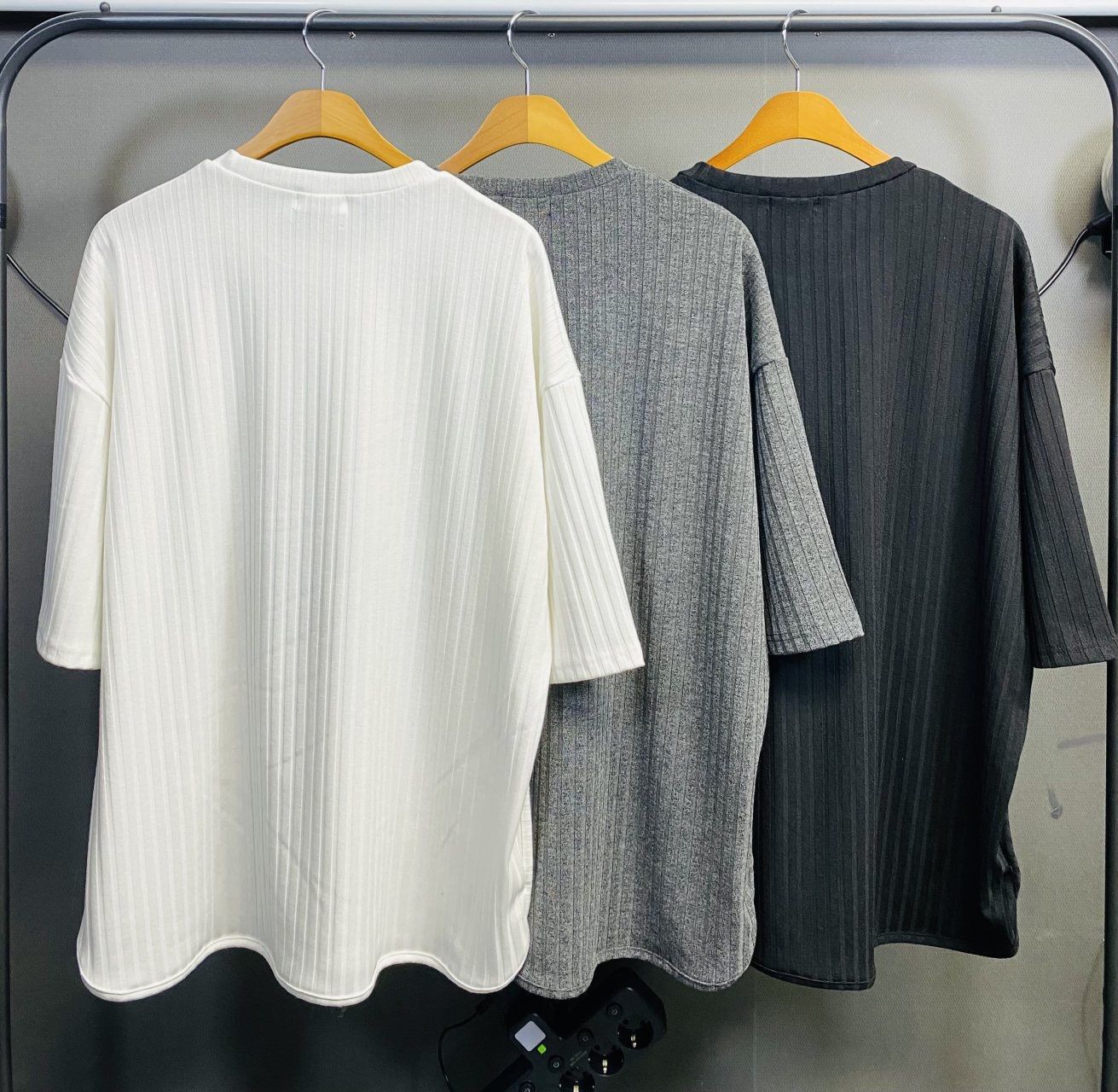 淨色暗直紋短袖Tee UNSTANDARD-139T