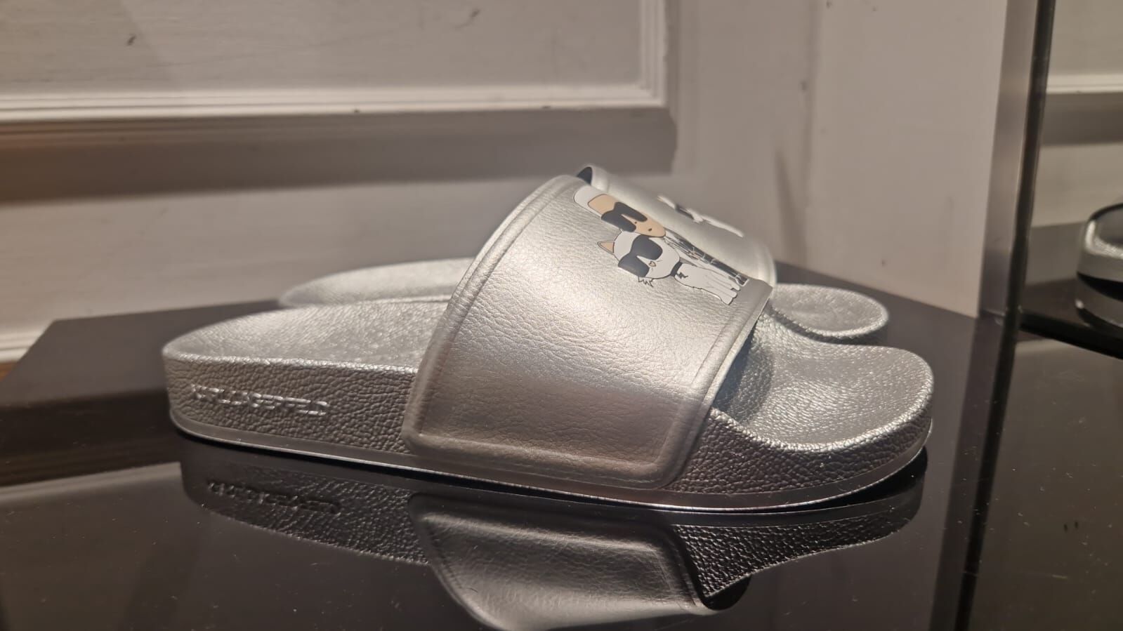 英國代購 (獨立訂單)-Karl Lagerfeld 134  PU 拖