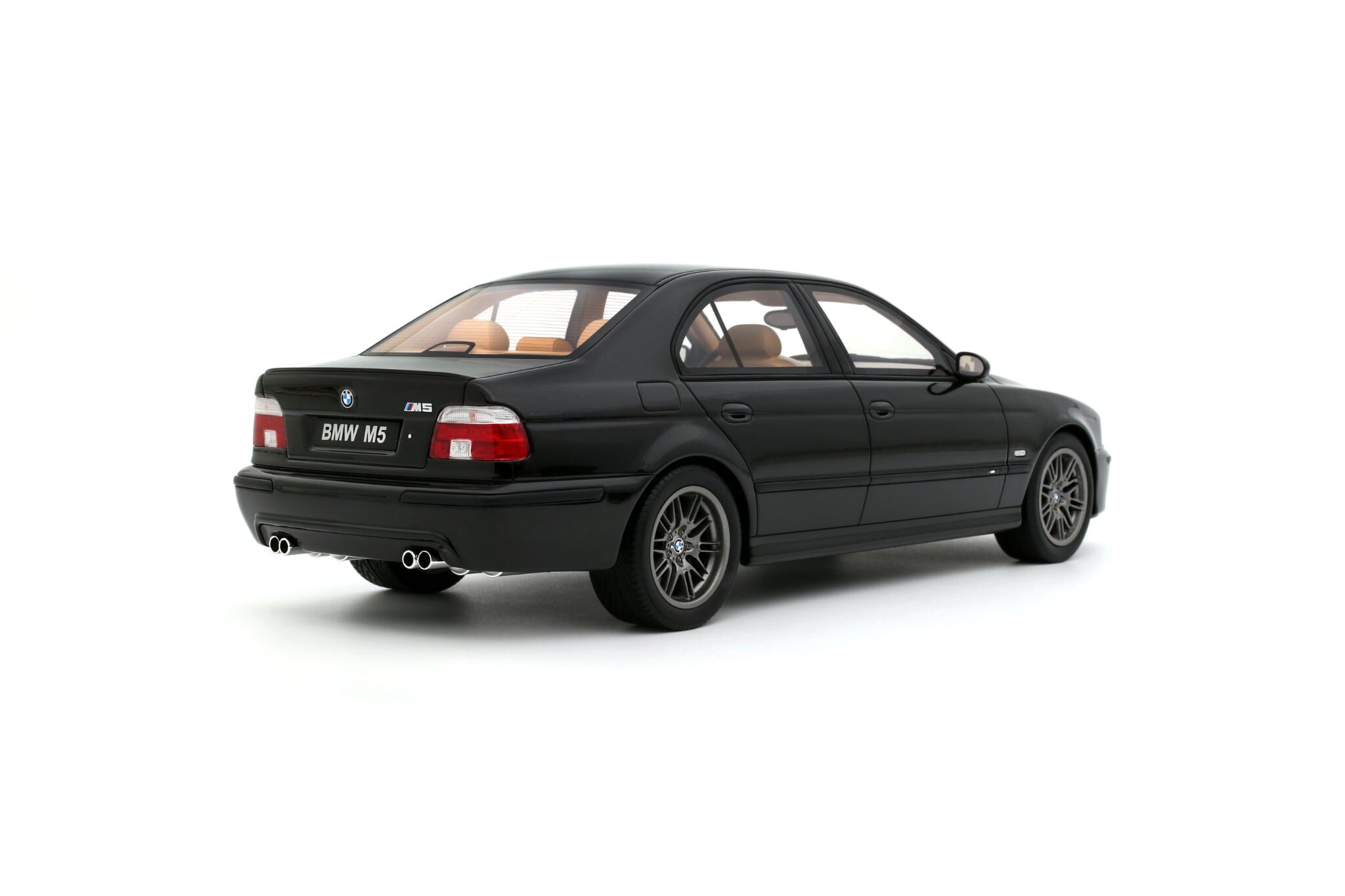 預訂 :1/18 OTTOMOBILE BMW E39 M5 BLACK SAPHIRE METALLIC 475 2000 (OT1338)
