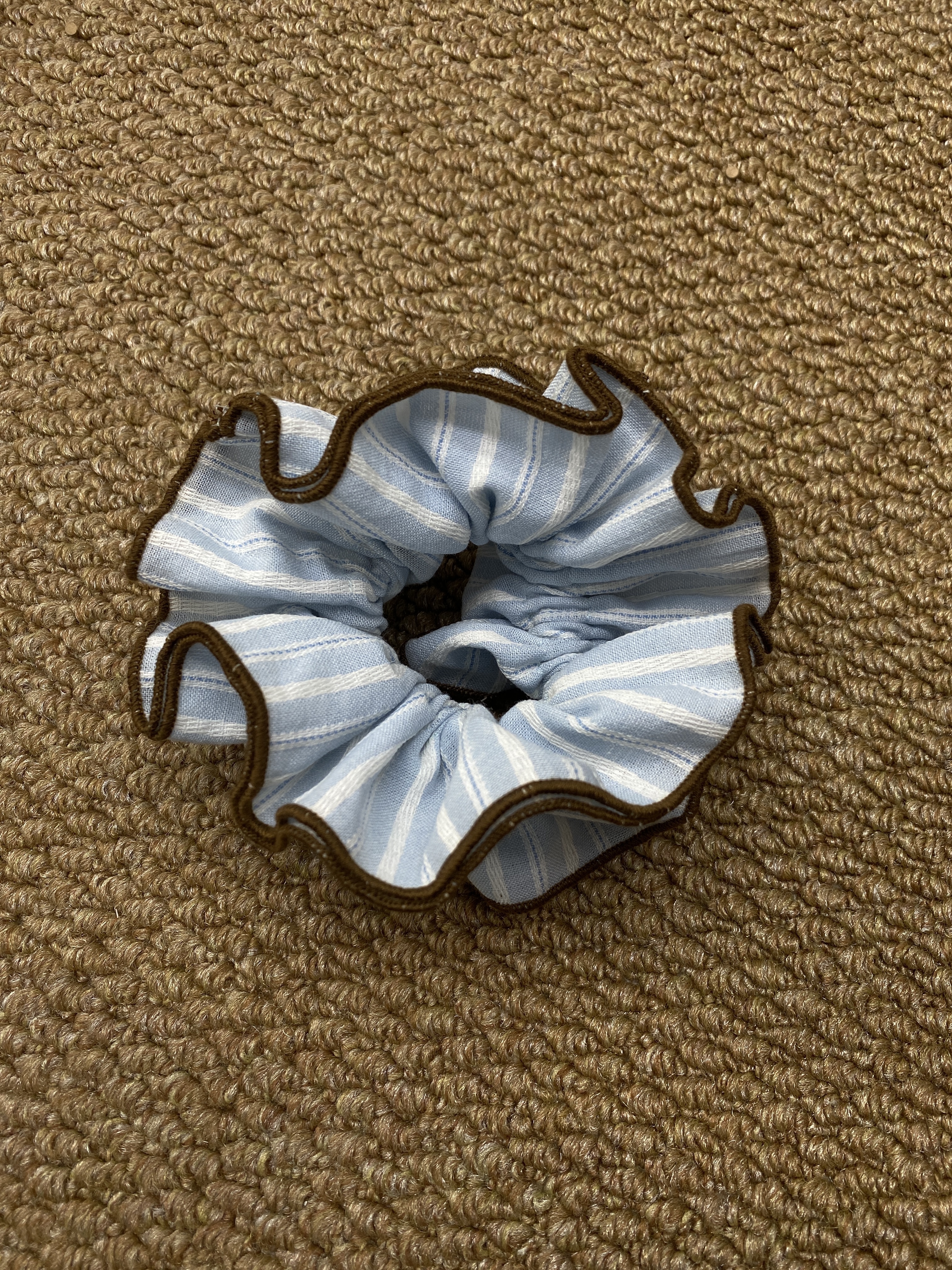 藍白條咖邊髮圈