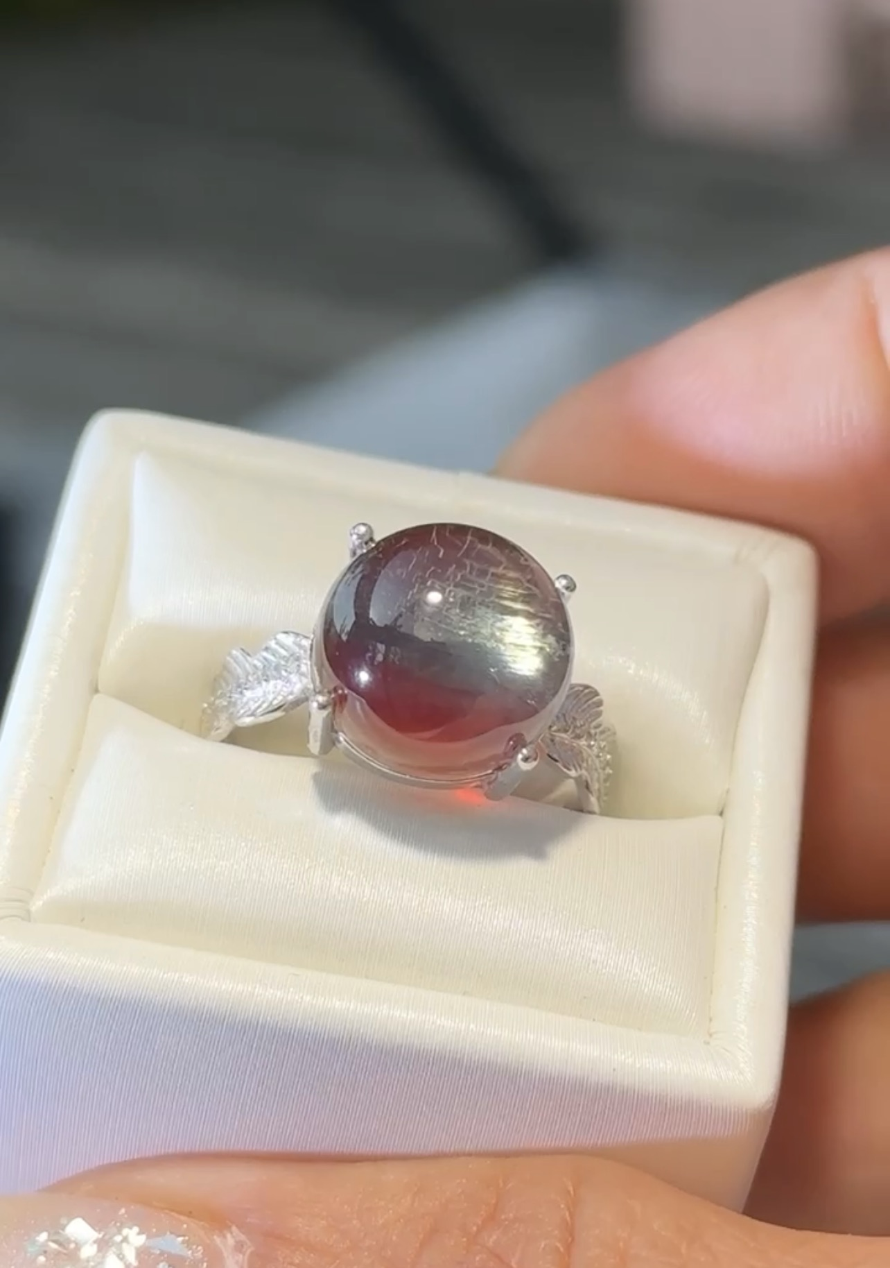 紅花微光