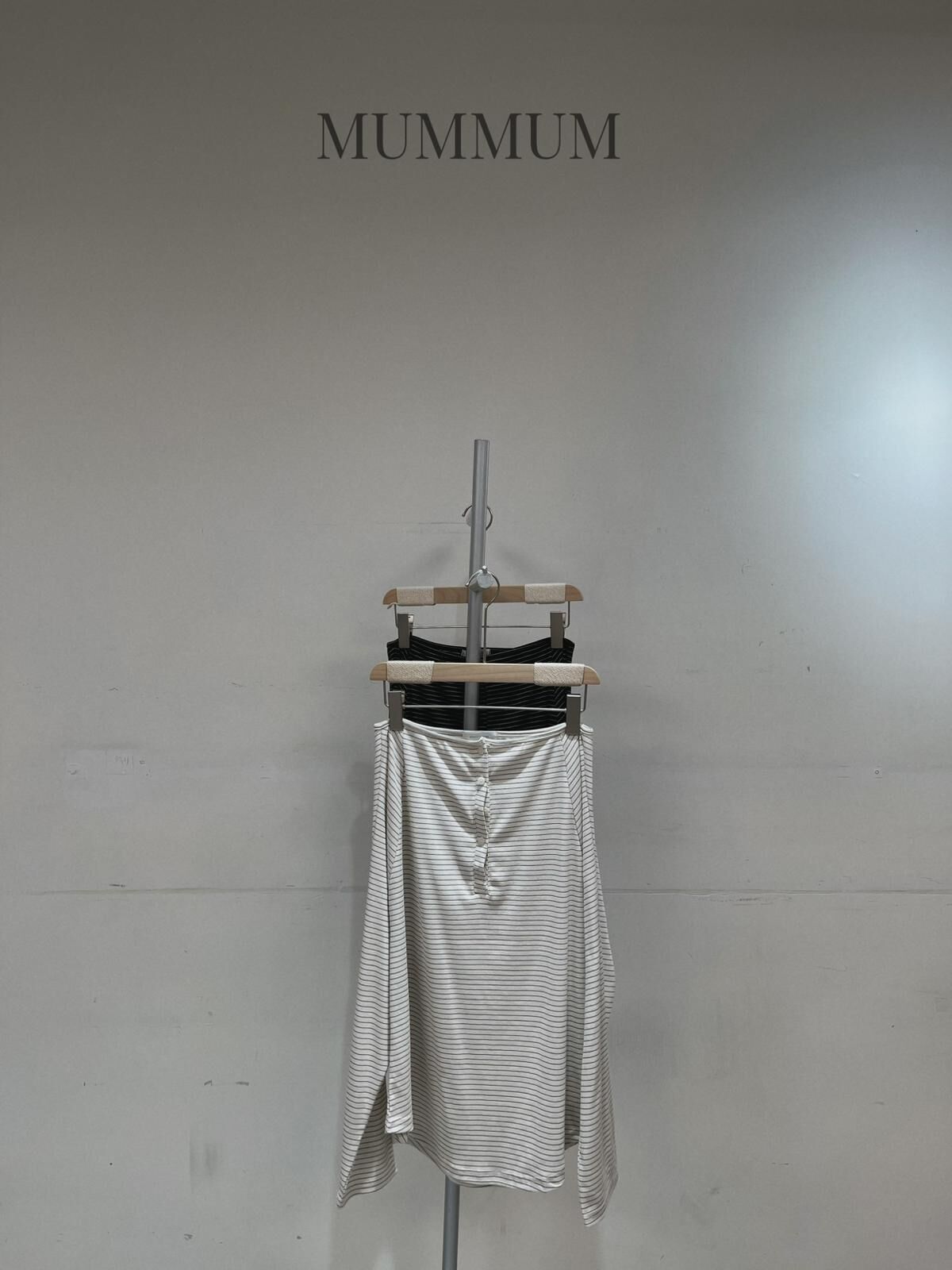 0213171a/橫條一字肩長袖上衣 44/44/26