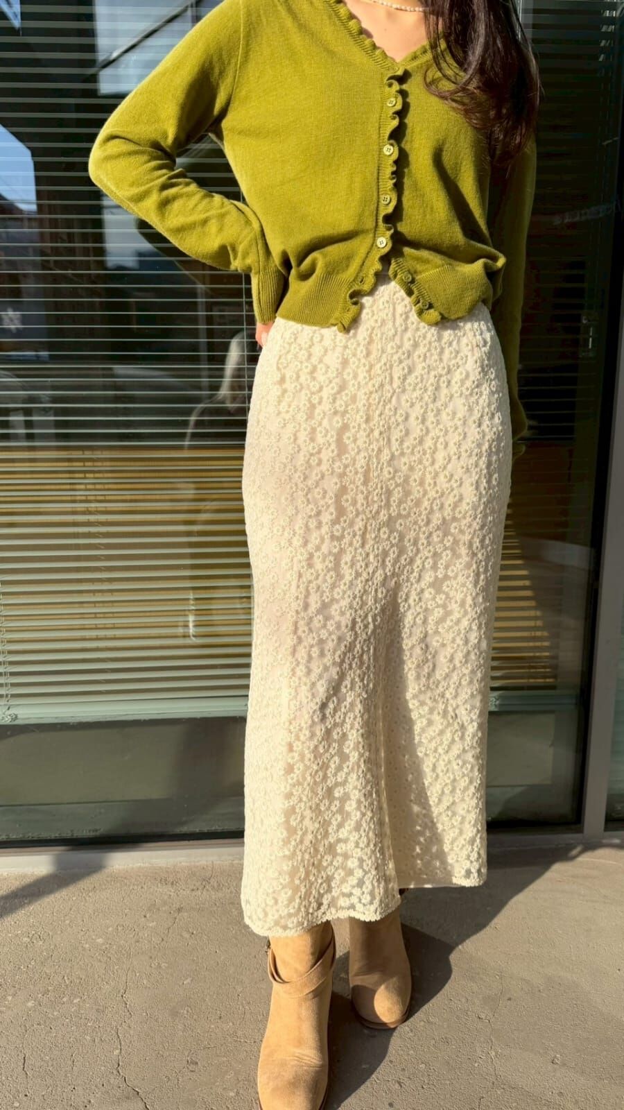 CC39 小雛菊刺綉後開衩半身裙（不可使用充值購物金）