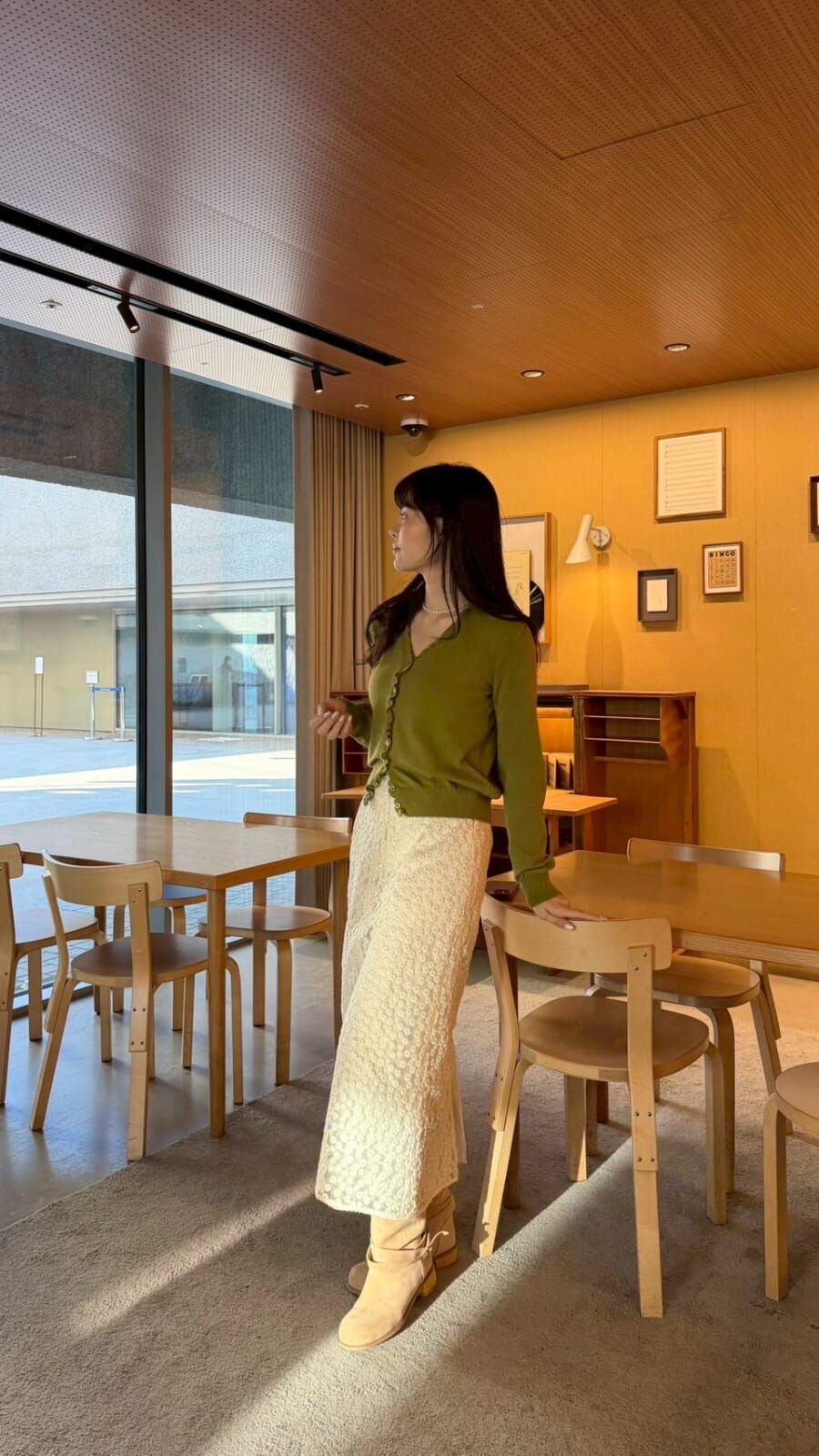 CC39 小雛菊刺綉後開衩半身裙（不可使用充值購物金）