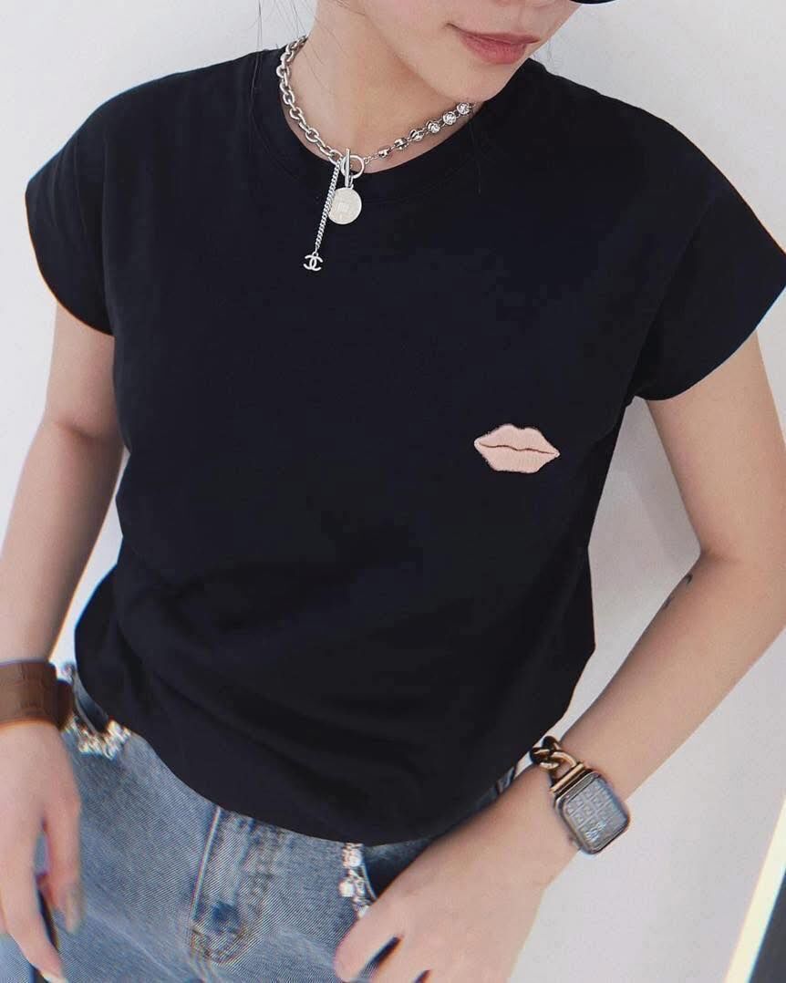 【可愛百搭刺繡嘴唇造型棉tee】（現貨）