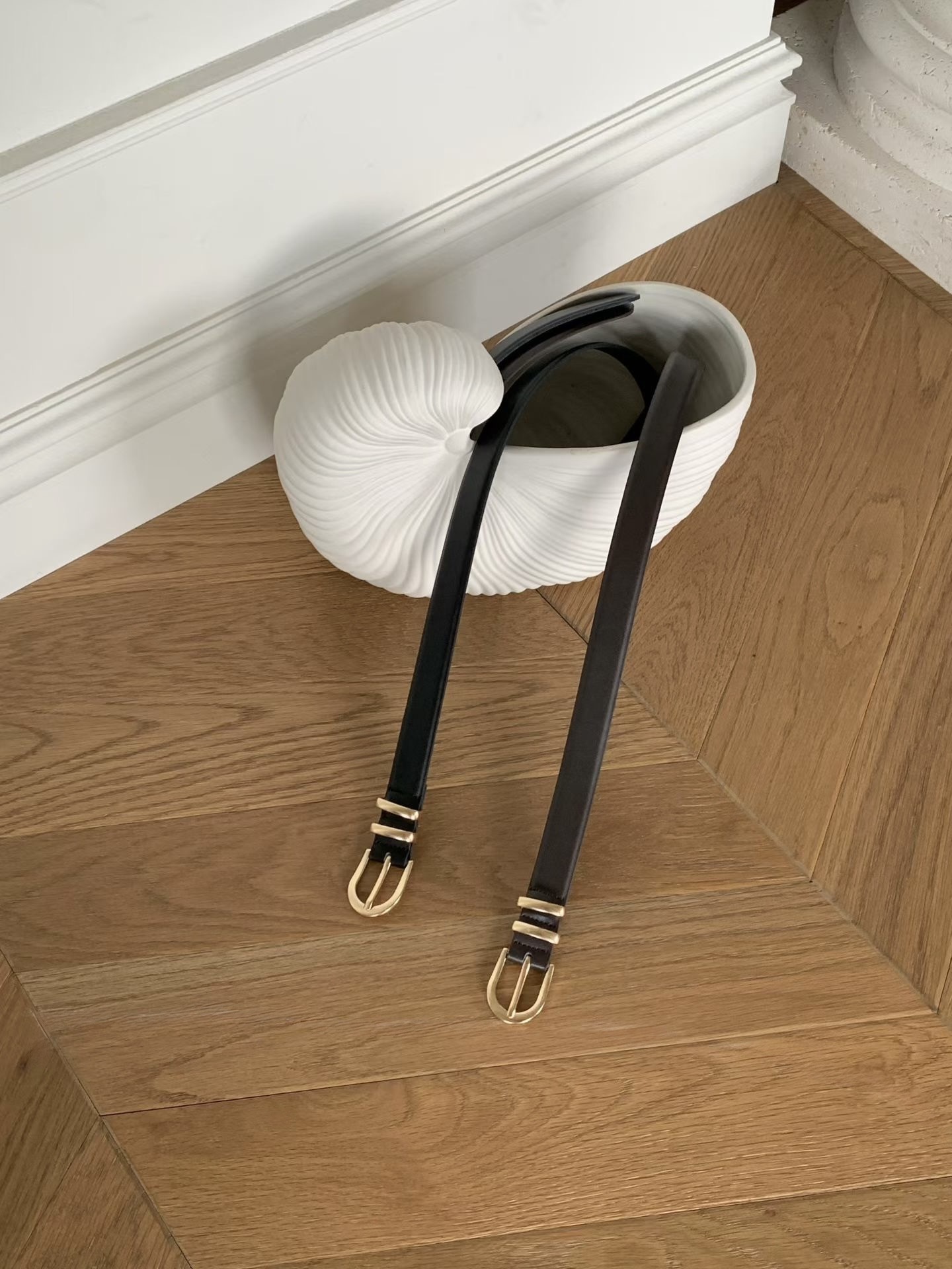 #228AB004 落落大方好物；橢圓扣皮帶