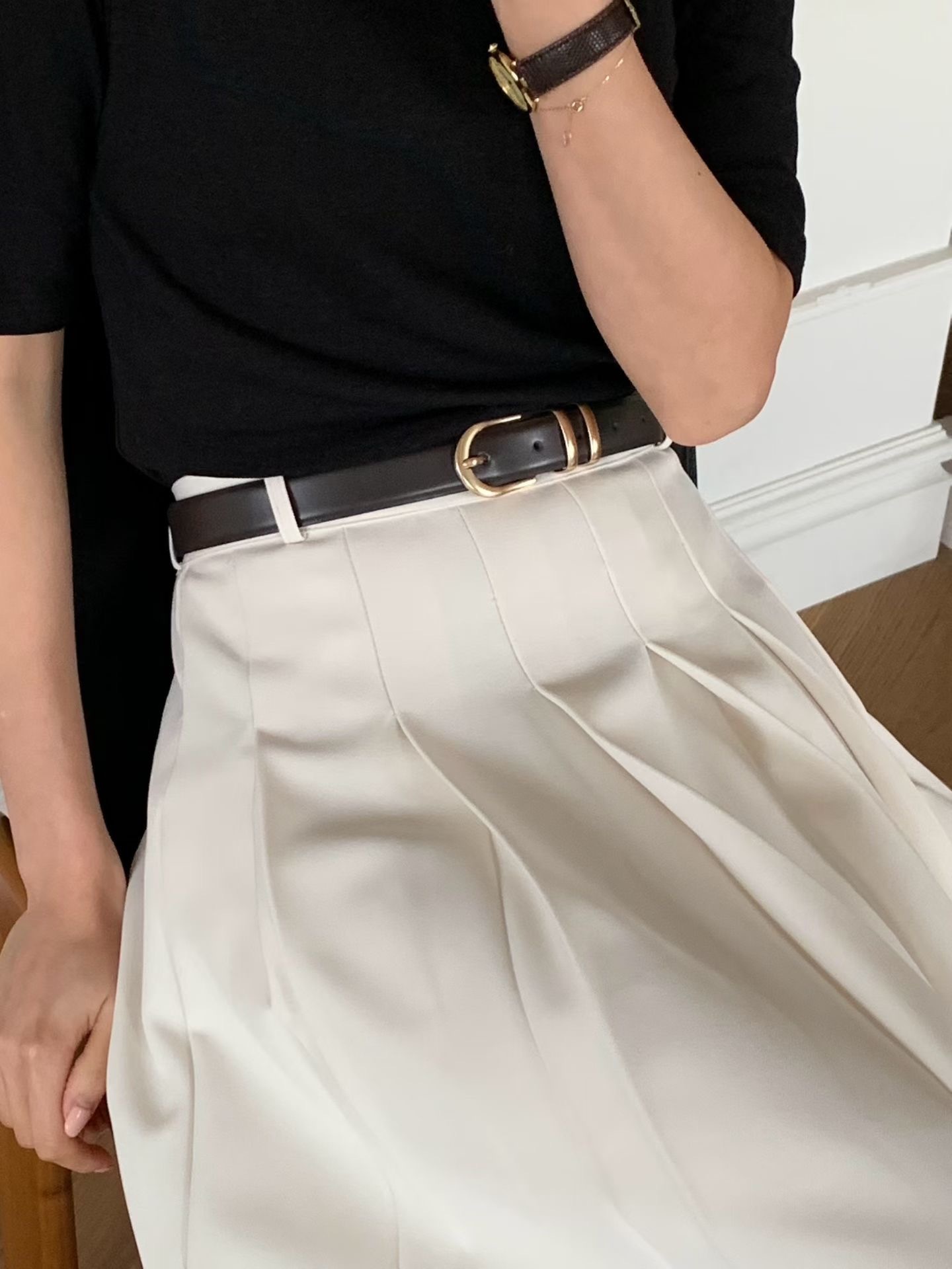 #228AB004 落落大方好物；橢圓扣皮帶