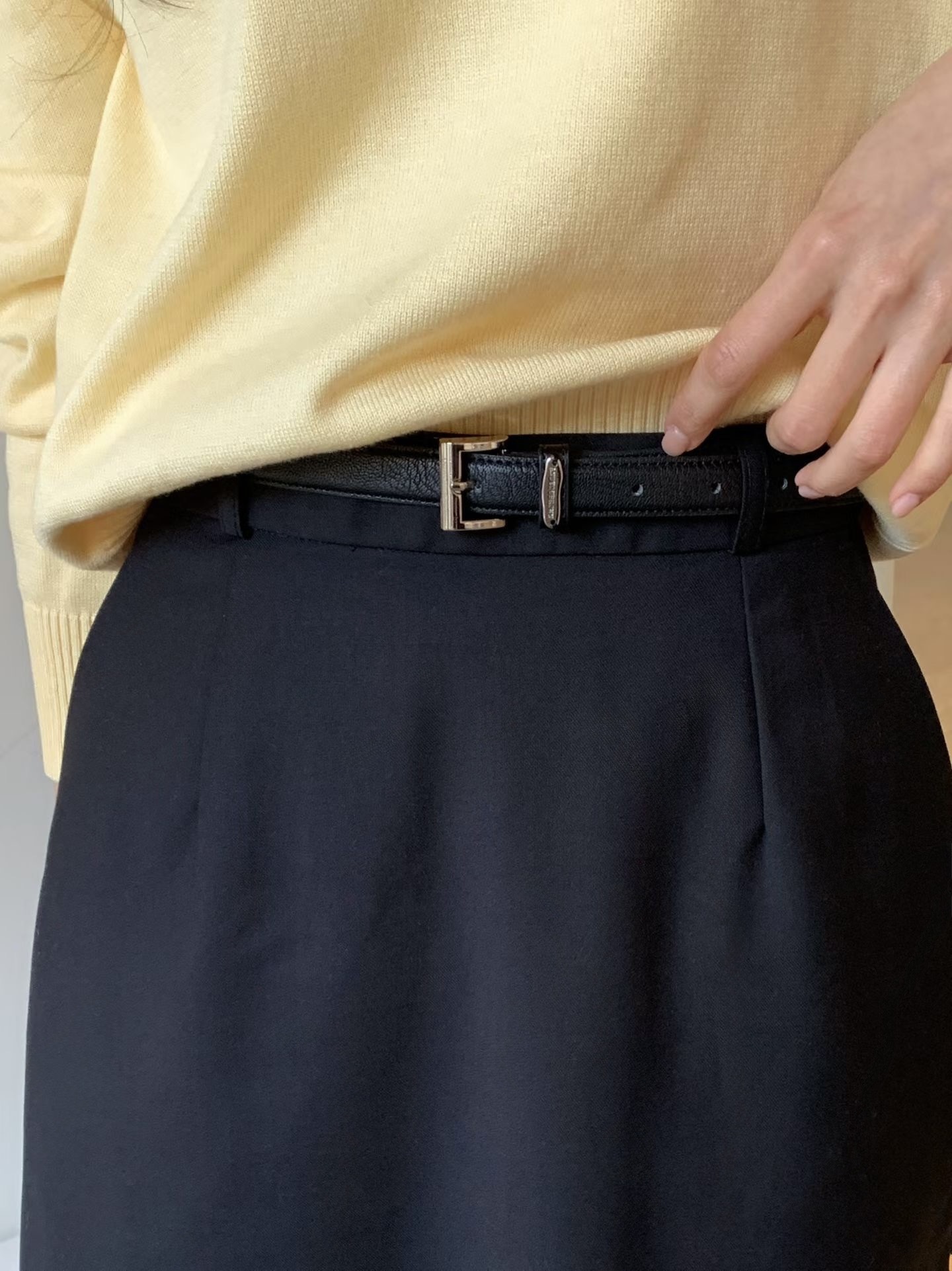 #228AB003 俐落好物；方扣幼皮帶