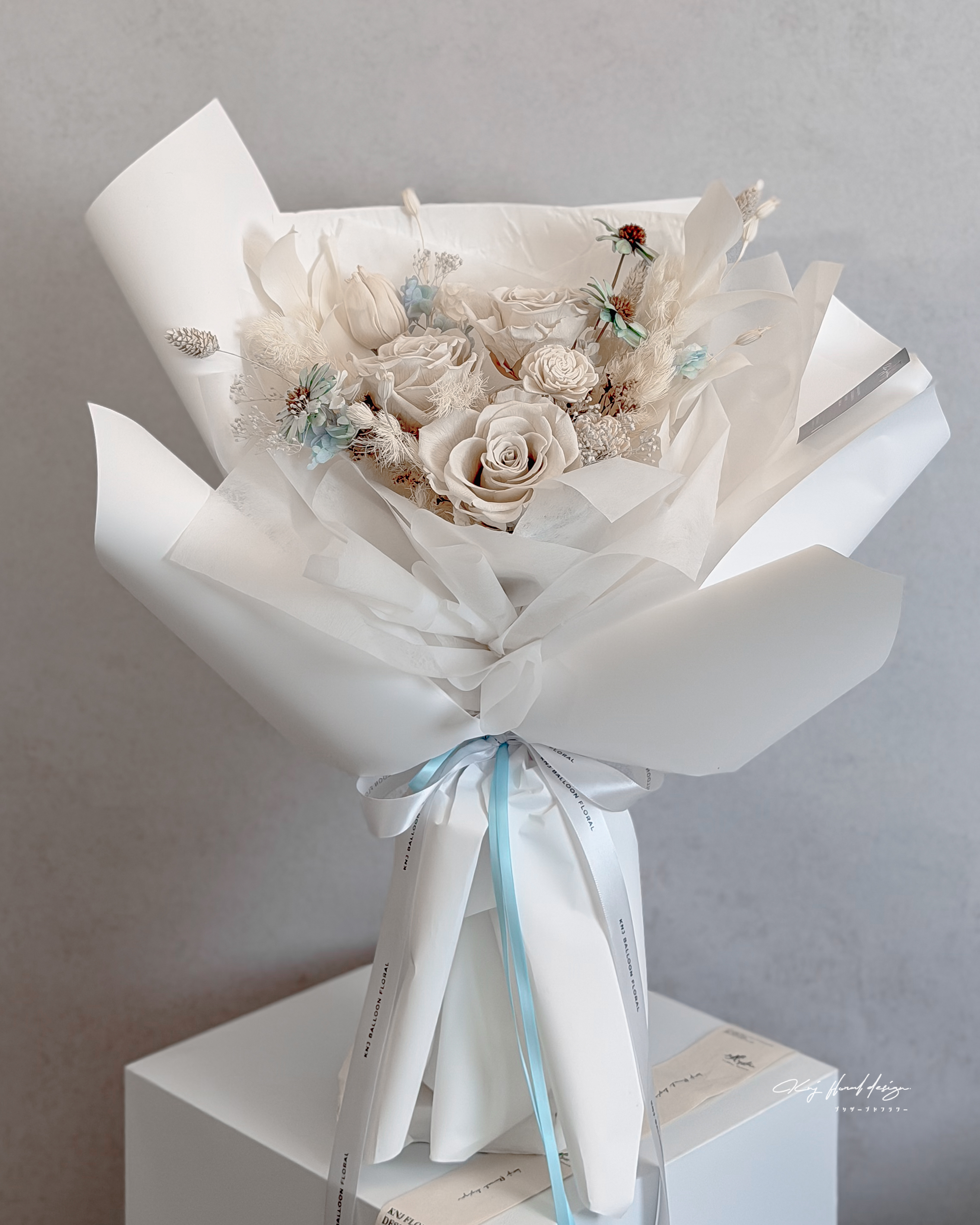 雲上舞白・三朵永生玫瑰花束
