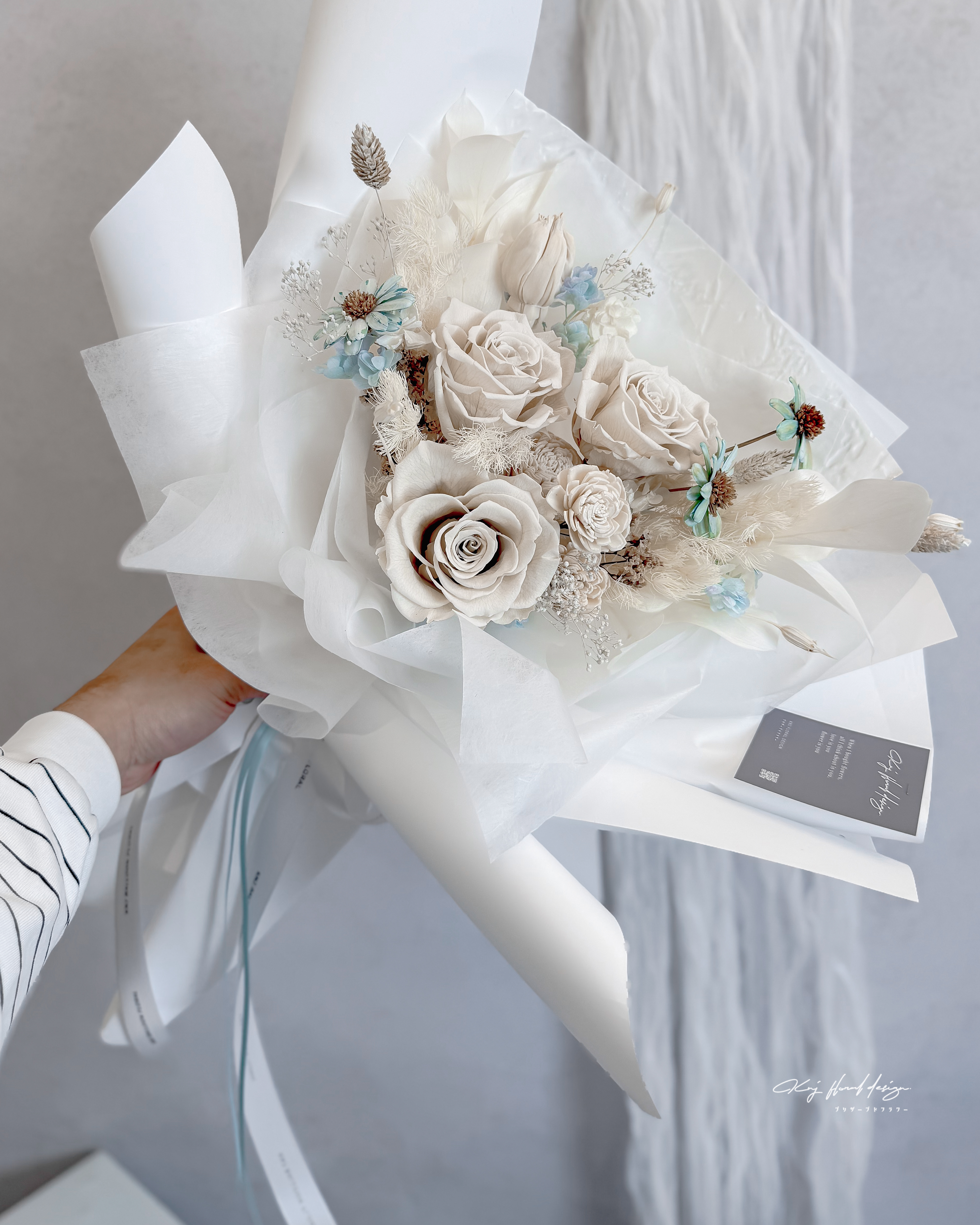 雲上舞白・三朵永生玫瑰花束