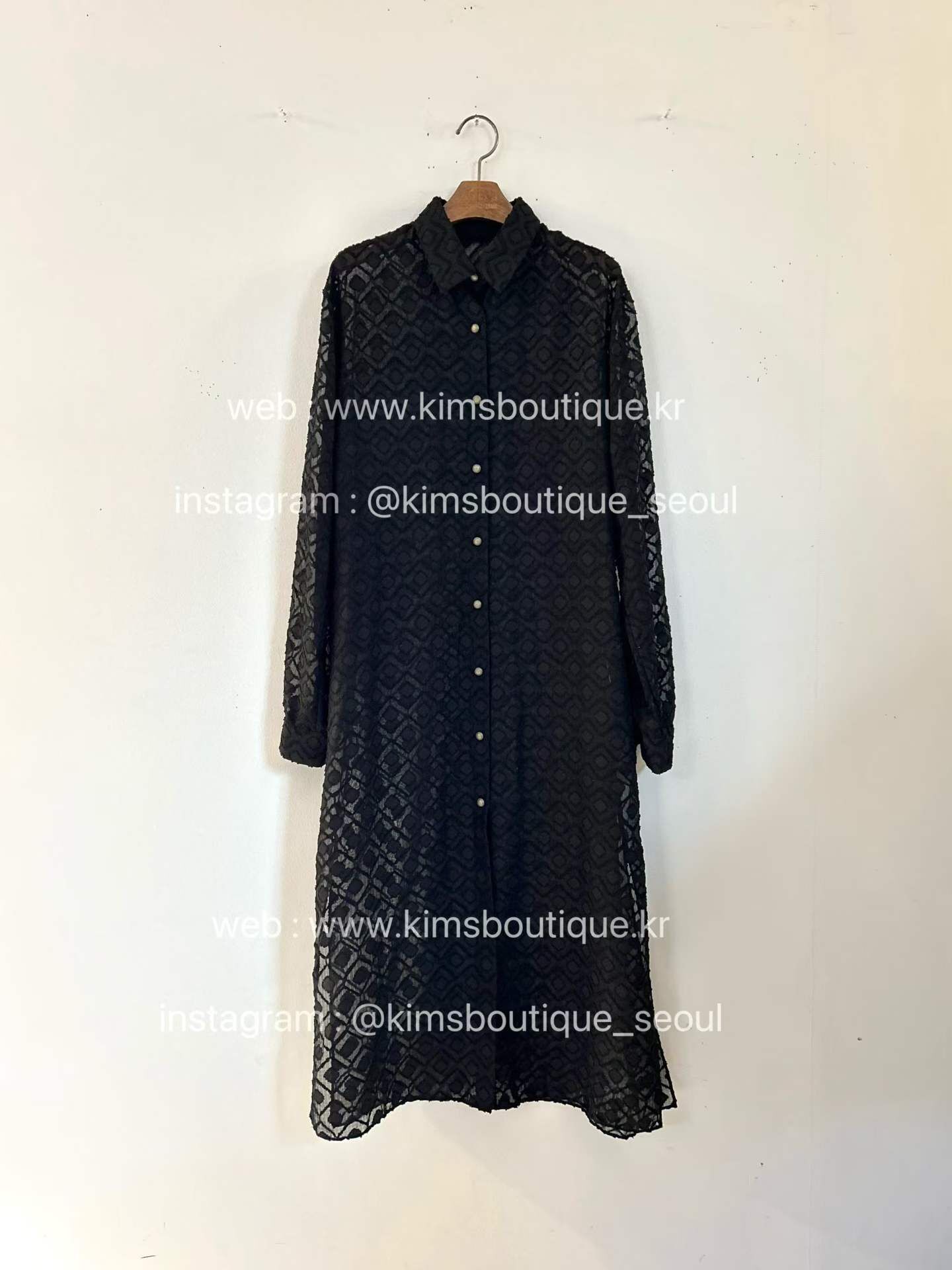KM6014 菱格鈎花排扣翻領連身裙 *黑色*