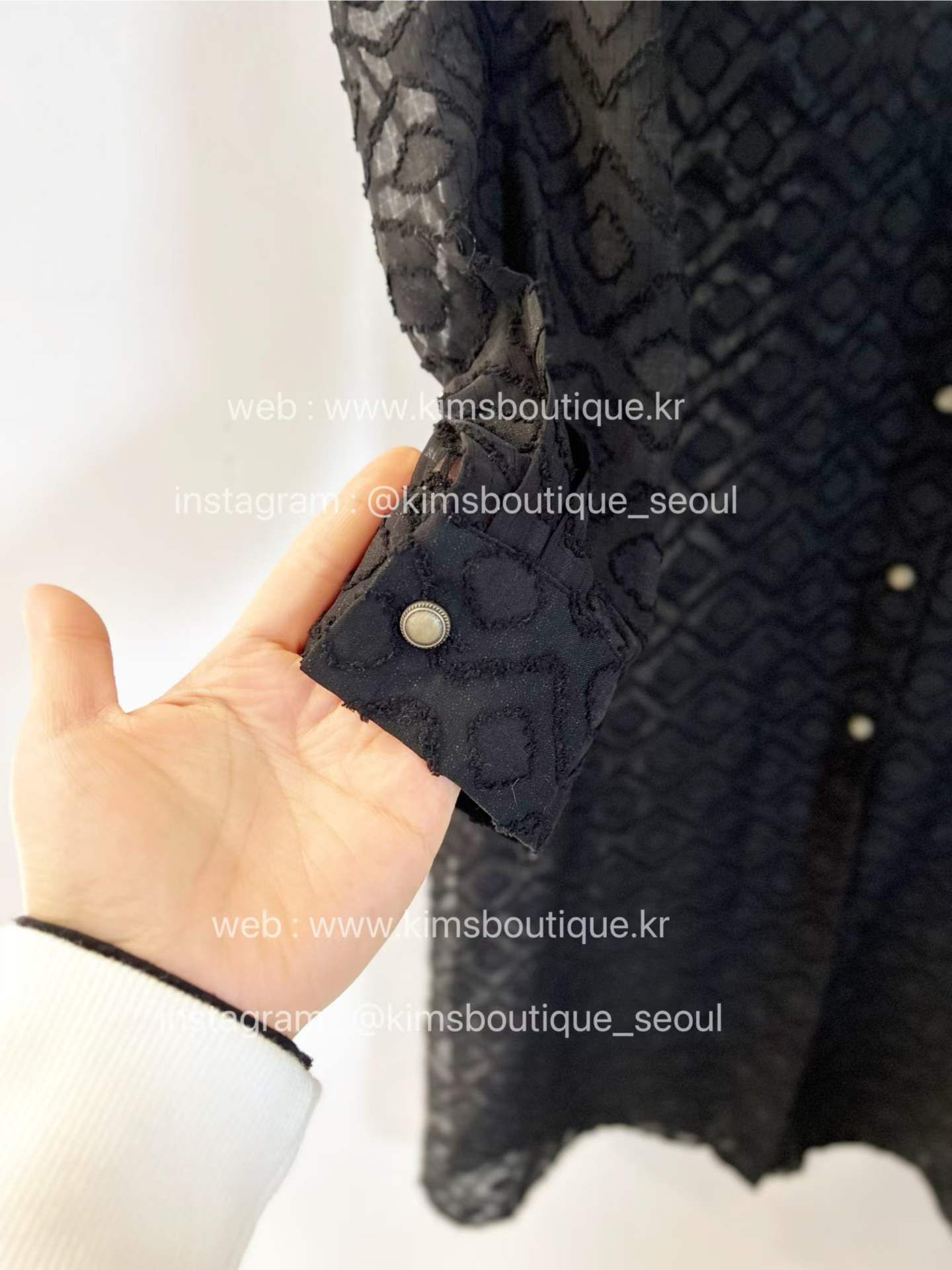 KM6014 菱格鈎花排扣翻領連身裙 *黑色*