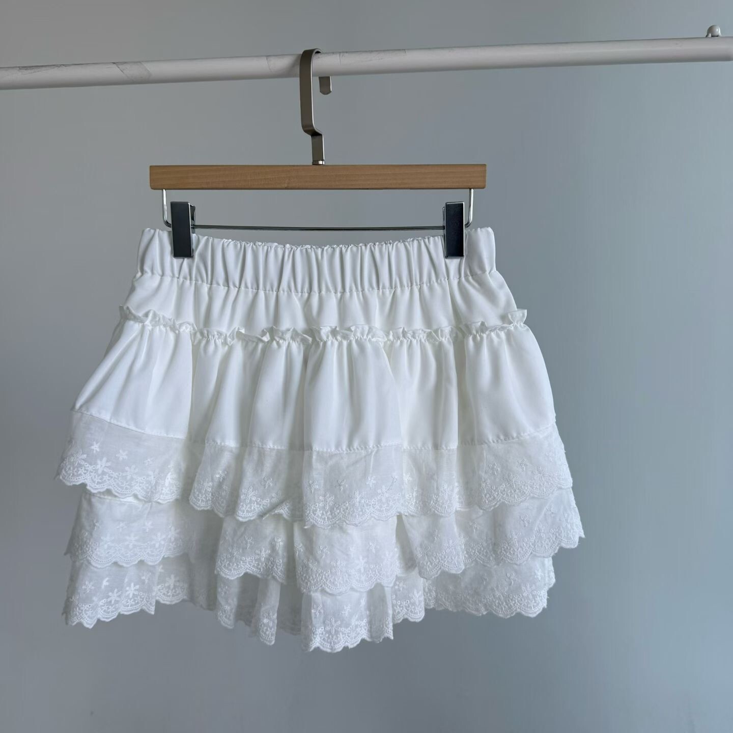 蕾絲邊蛋糕短裙