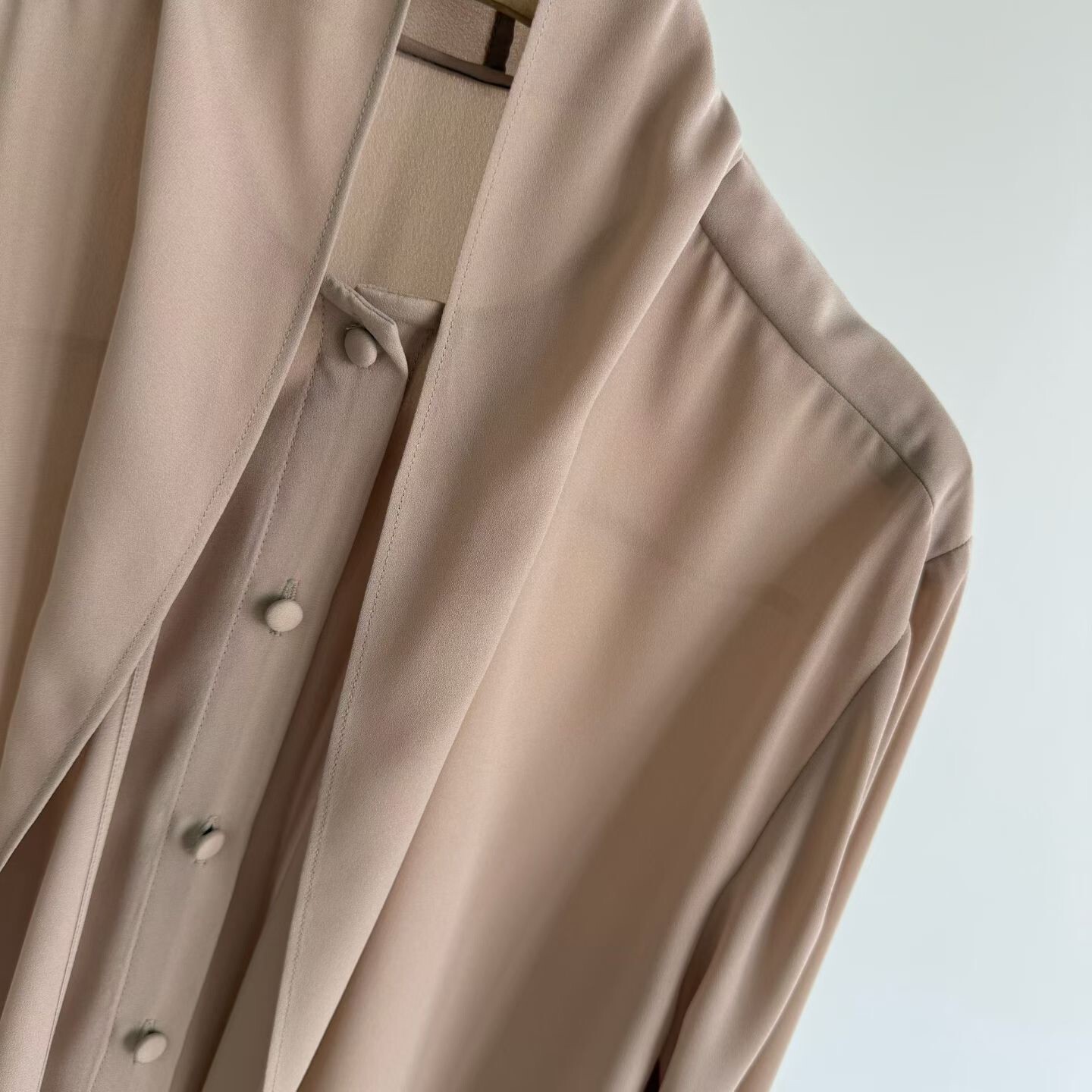 造型蕾絲袖領綁帶雪紡襯