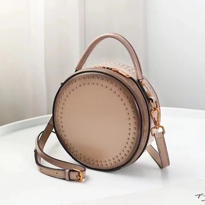 （V)  牛皮鉚釘圓餅包 - G9072  #1703HB