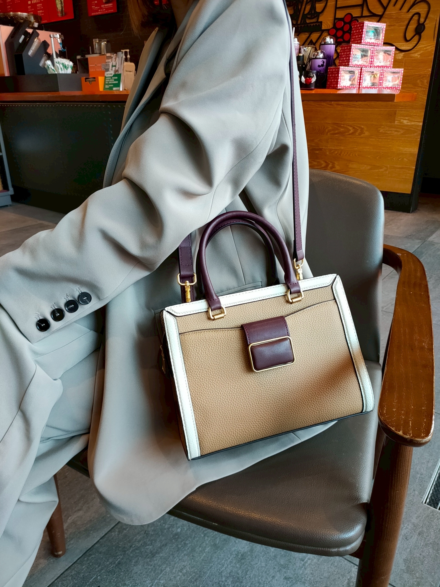 （W)  牛皮名品風尚造型包 - 8650  #1703HB