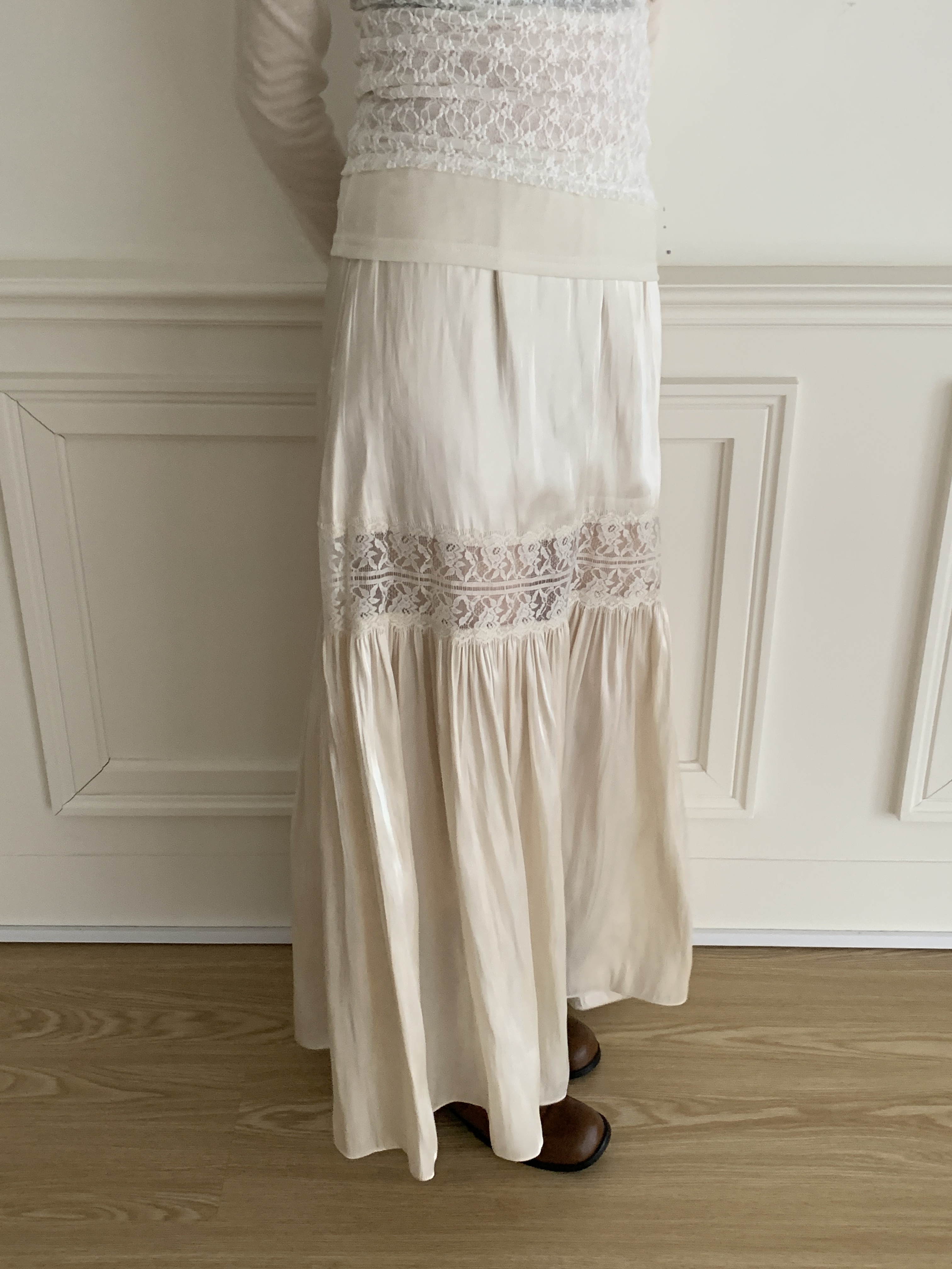 M015(設計品牌)/貝母光澤 蕾絲古典絲質長裙