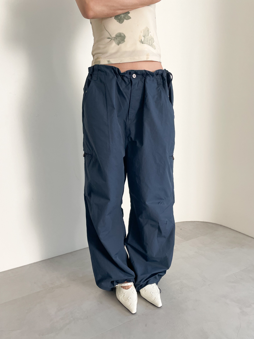 elastic back straight cargo trousers in NAVY