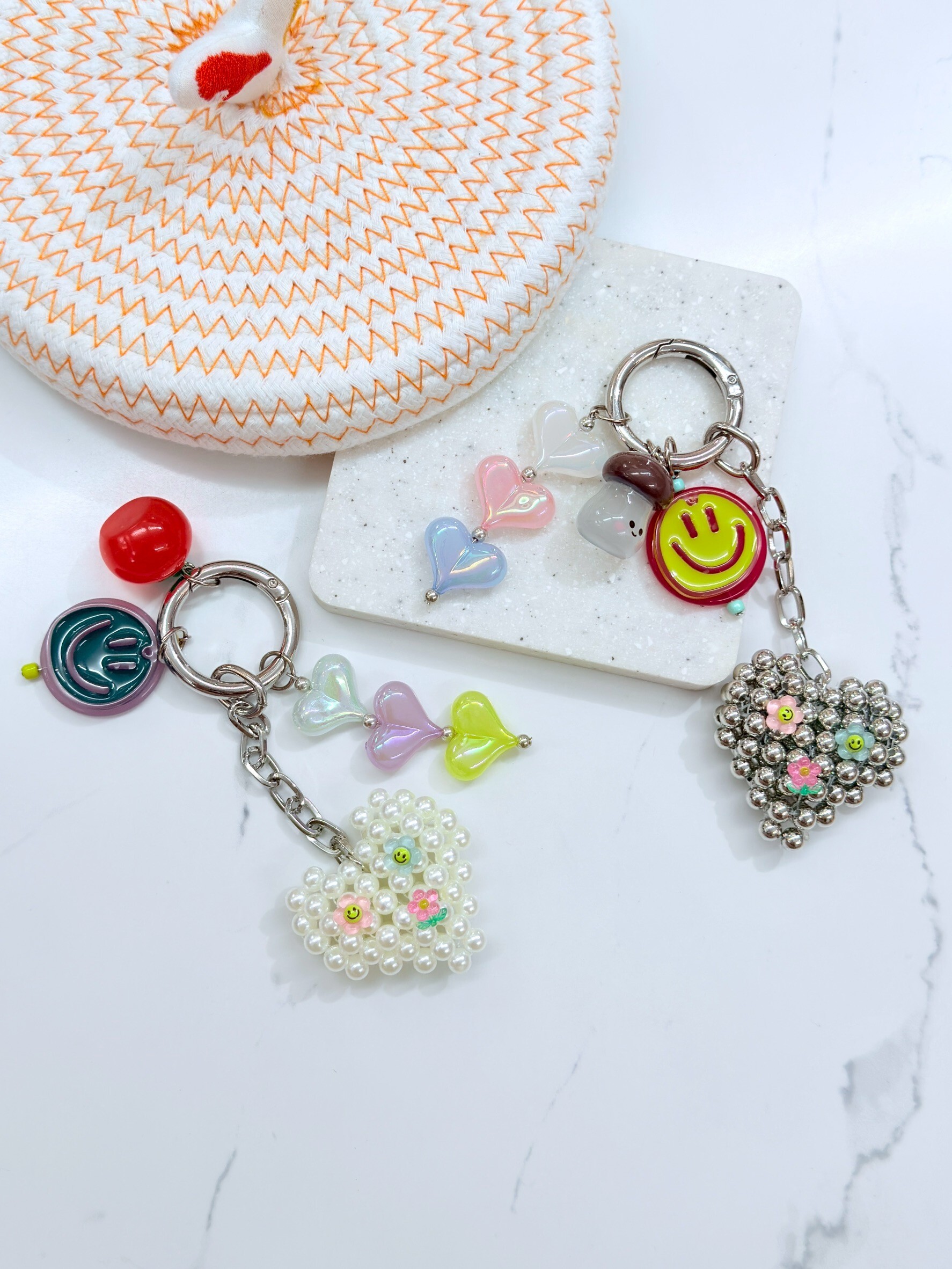 撞色笑臉珠珠愛心吊飾『以大愛心』