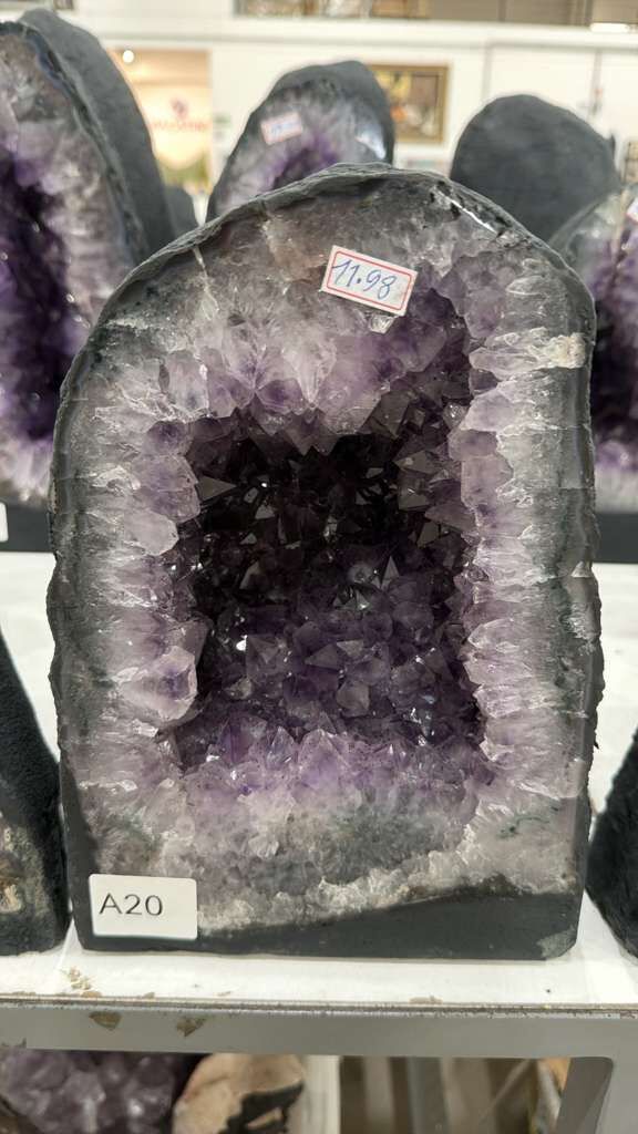 WN020 紫水晶洞 A20 28x20cm 11.98kg