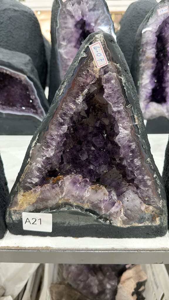 WN021 紫水晶洞 A21 22x25cm 6.07kg