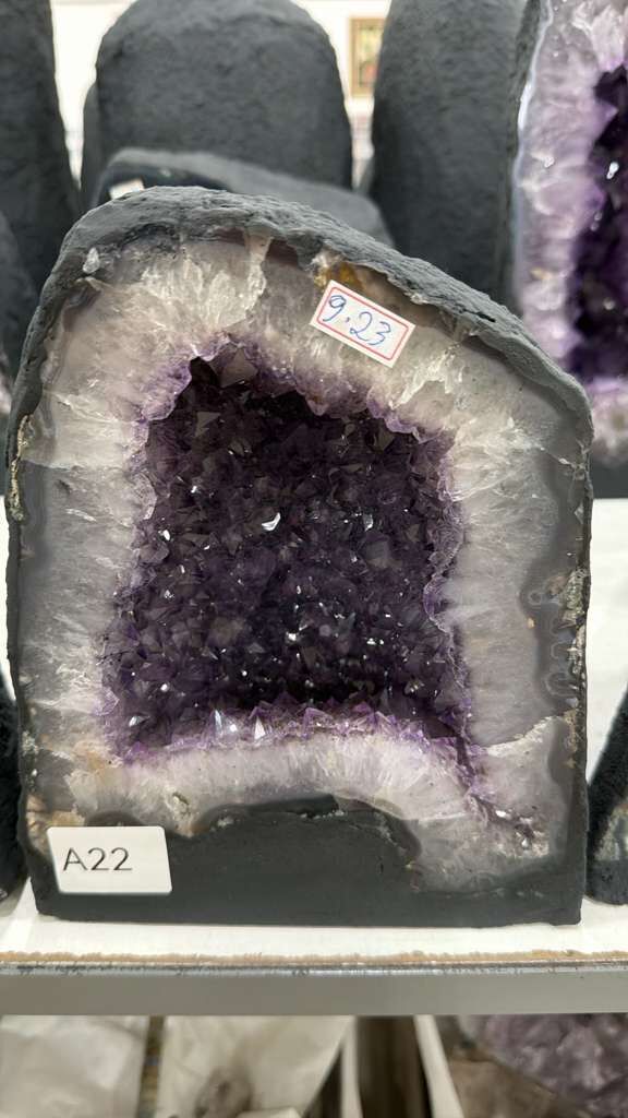 WN022 紫水晶洞 A22 20x24cm 9.23kg