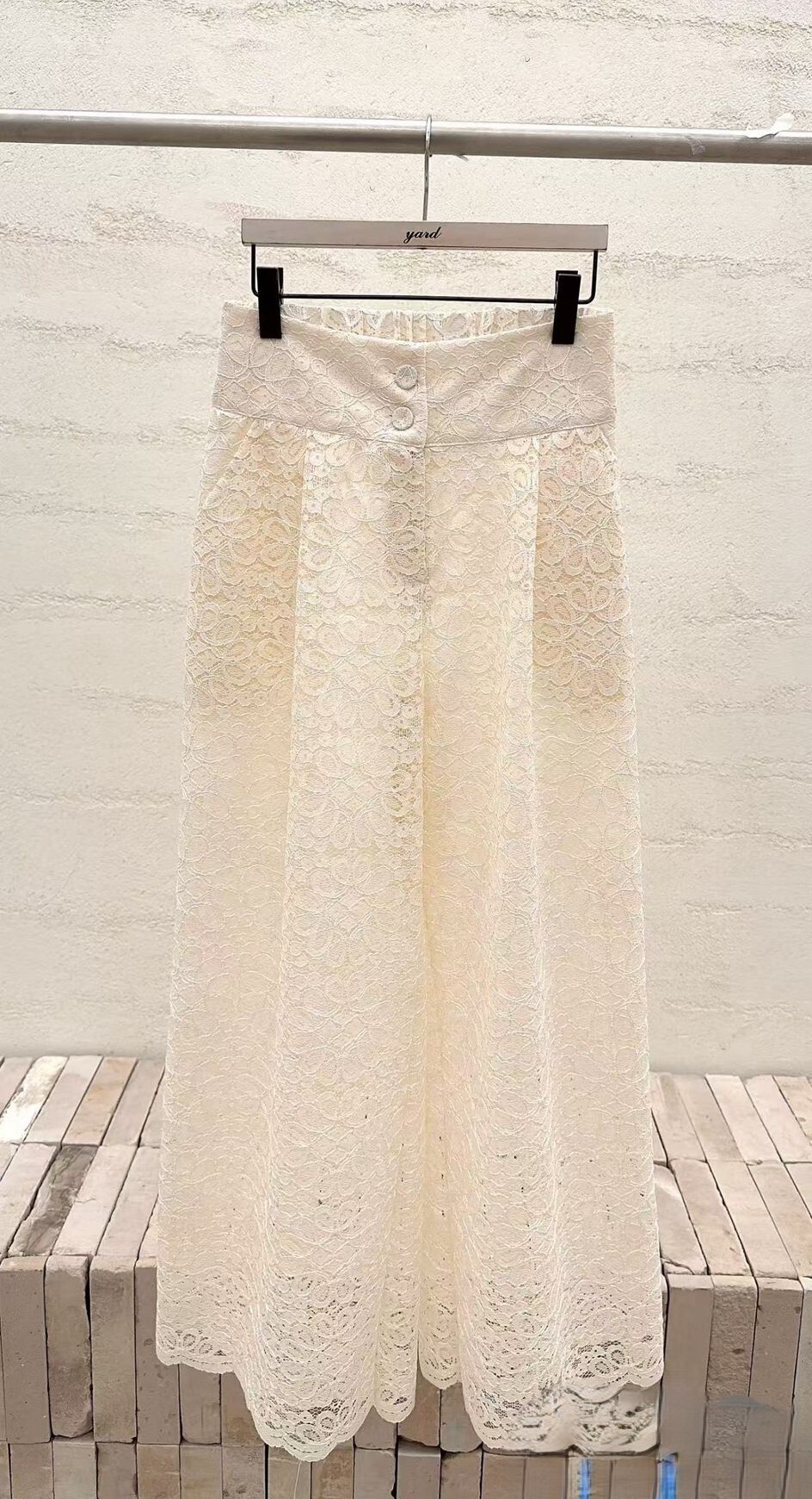 Y110 腰27-35 HIP52 長40 $449 (一口價)