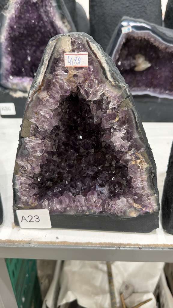 WN023 紫水晶洞 A23 18x22cm 4.88kg