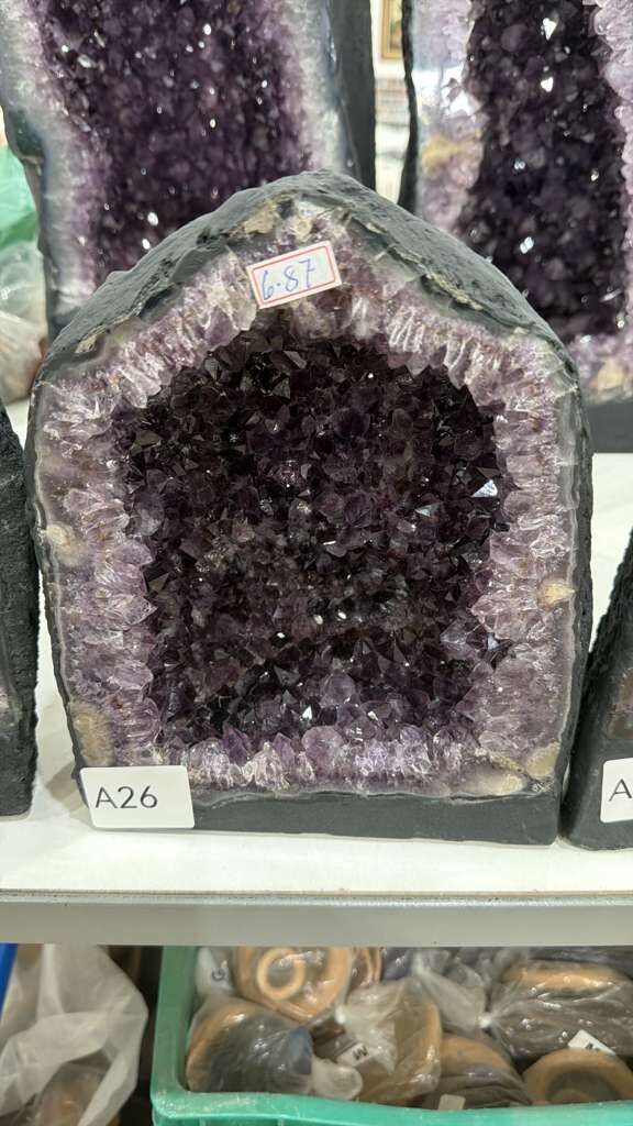 WN026 紫水晶洞 A26 18x23cm 6.87kg