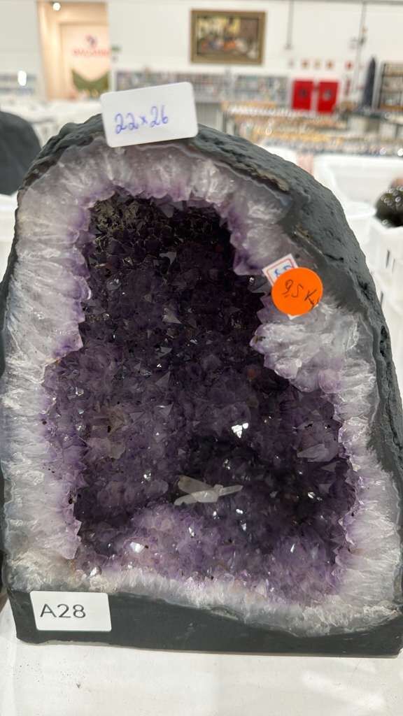 WN028 紫水晶洞 A28 22x26cm 9.5kg