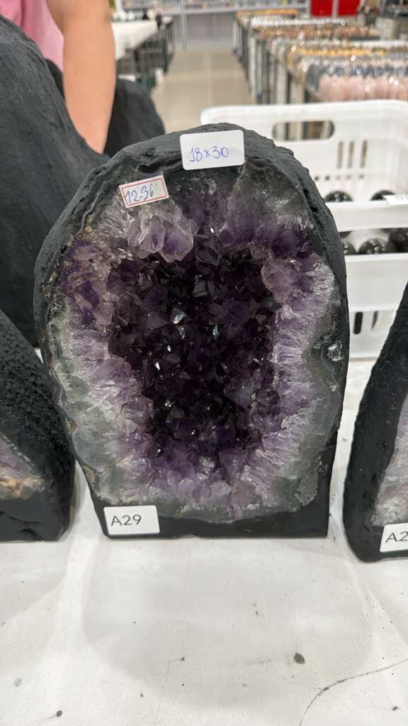 WN029 紫水晶洞 A29 18x30cm 12.36kg