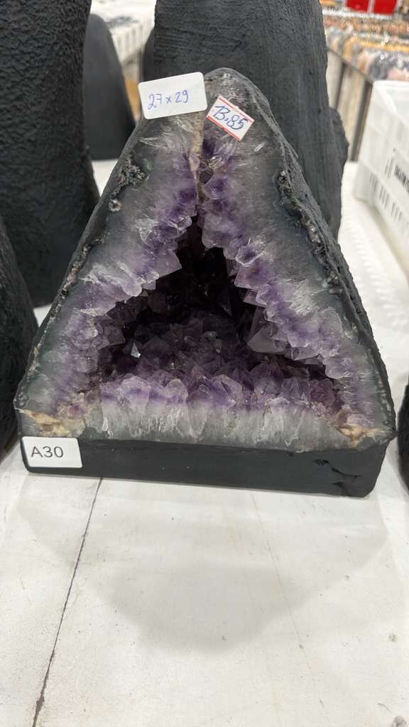 WN030 紫水晶洞 A30 27x29cm 13.85kg