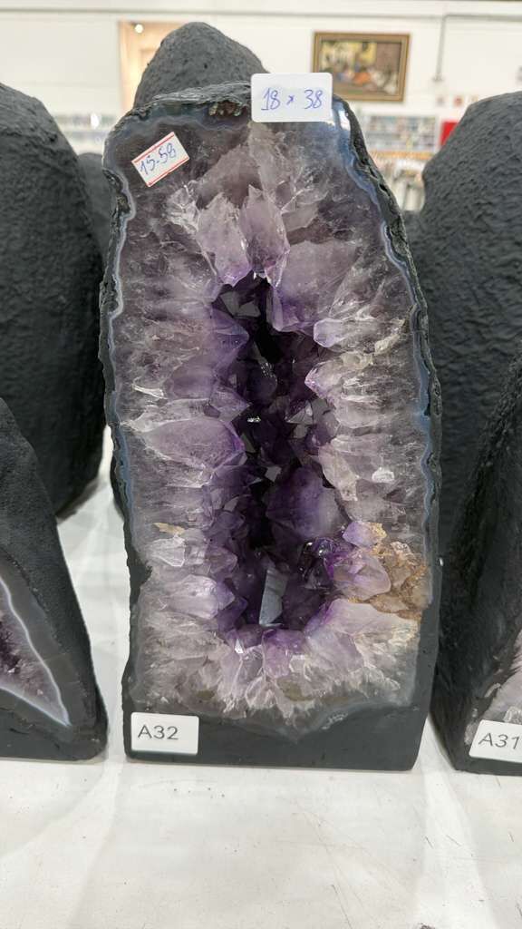 WN032 紫水晶洞 A32 18x32cm 13.58kg