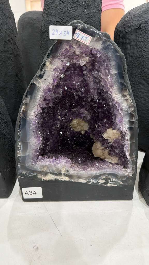 WN034 紫水晶洞 A34 24x34cm 16.87kg