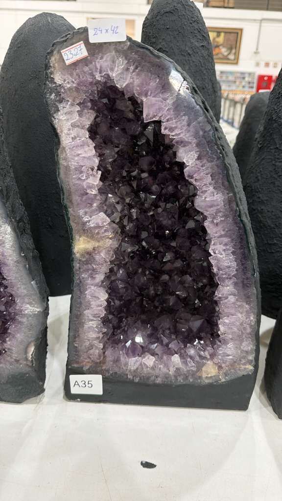 WN035 紫水晶洞 A35 24x42cm 23.26kg