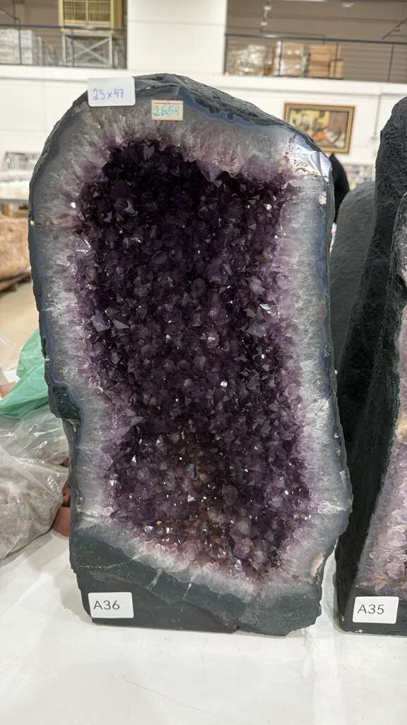 WN036 紫水晶洞 A36 25x47cm 26.58kg