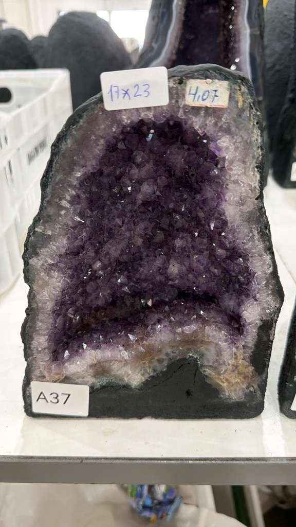 WN037 紫水晶洞 A37 17x23cm 4.97kg