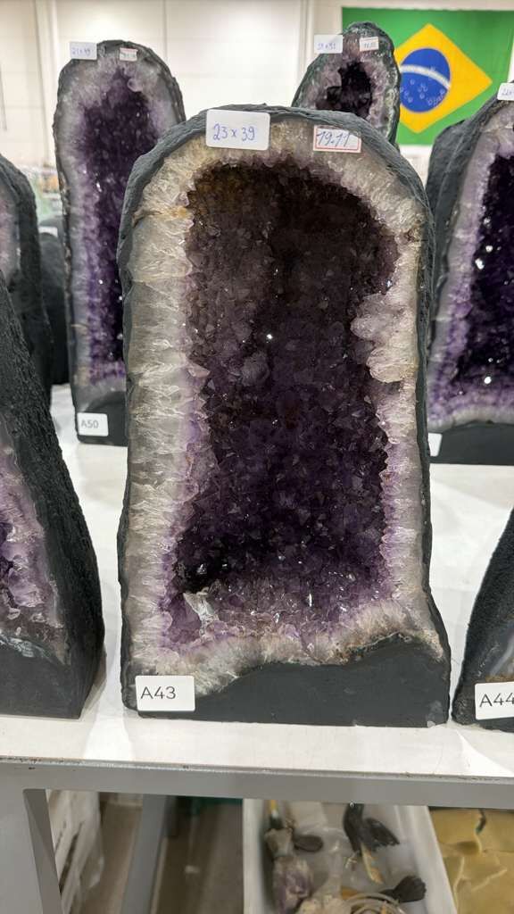 WN043 紫水晶洞 A43 23x39cm 19.11kg