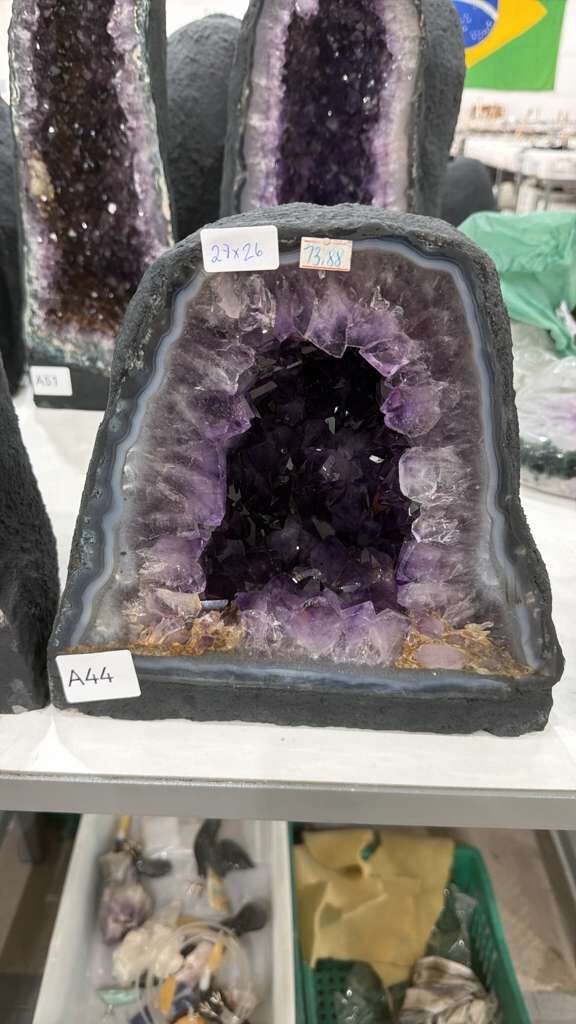 WN044 紫水晶洞 A44 27x26cm 13.88kg