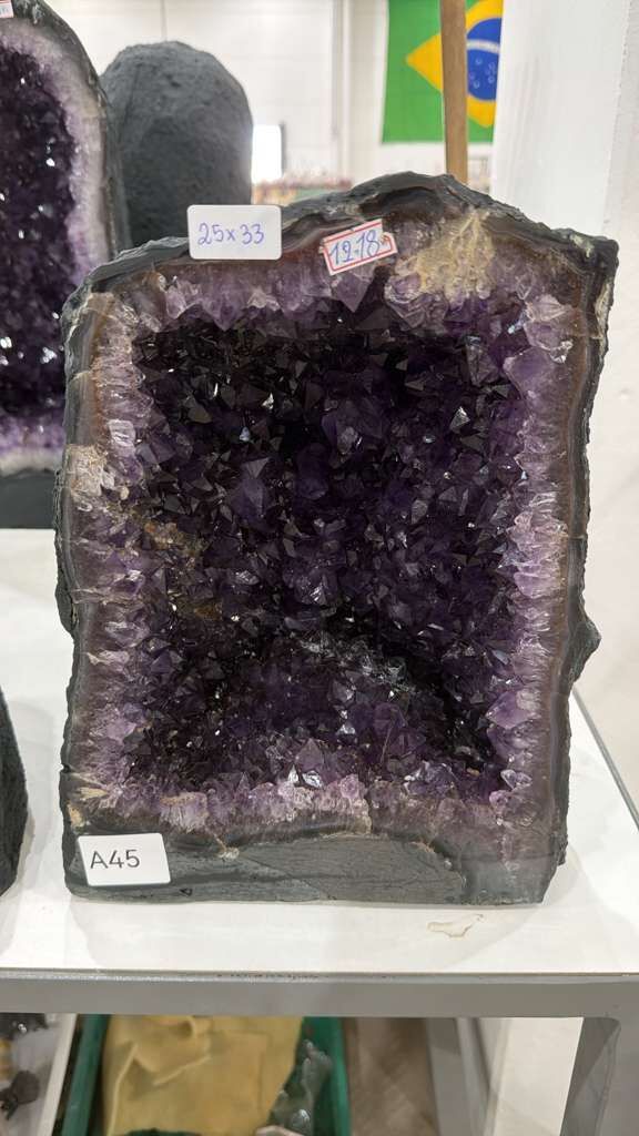 WN045 紫水晶洞 A45 25x33cm 12.18kg